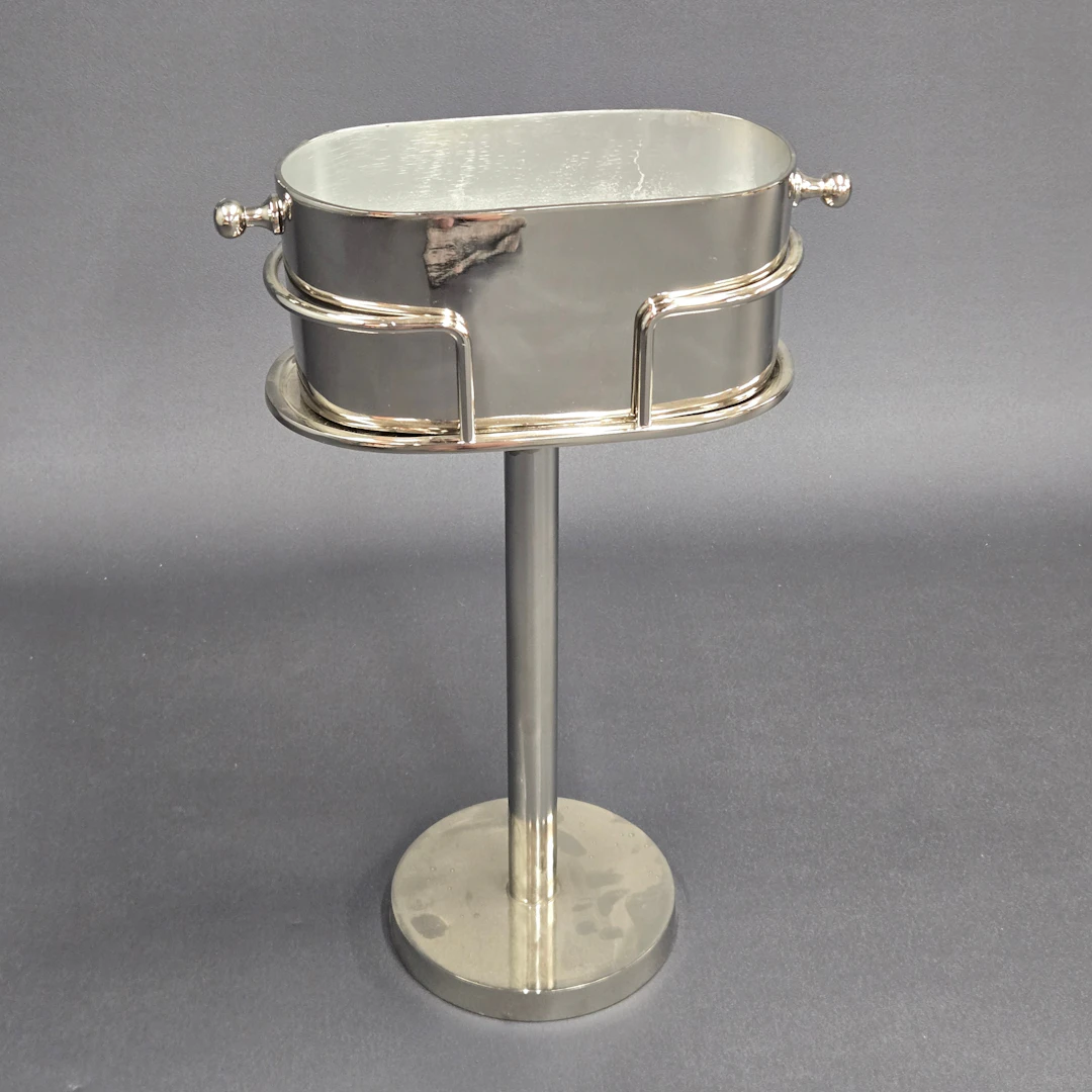 METAL CHAMPAGNE COOLER.