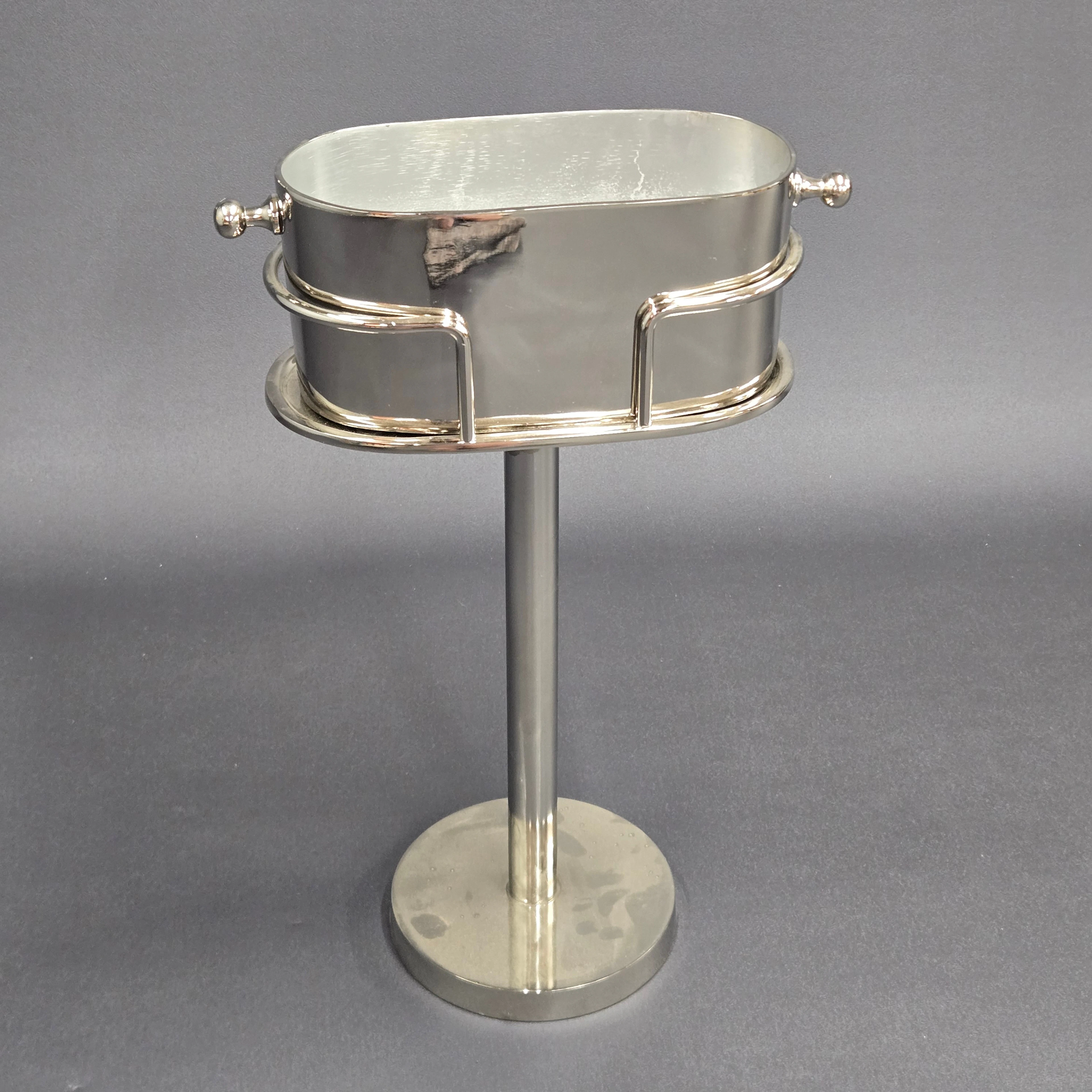 METAL CHAMPAGNE COOLER.