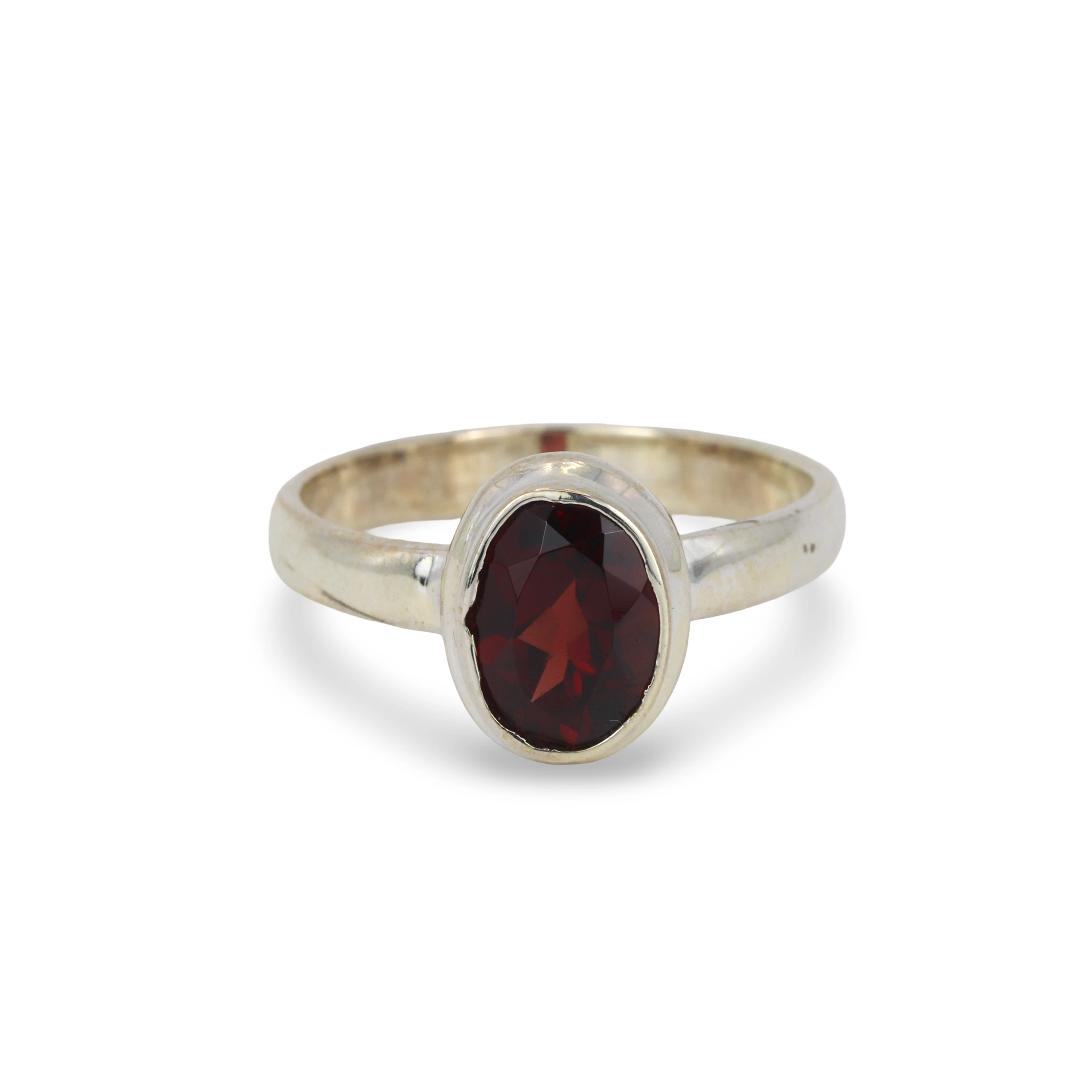 GARNET SILVER RING.
