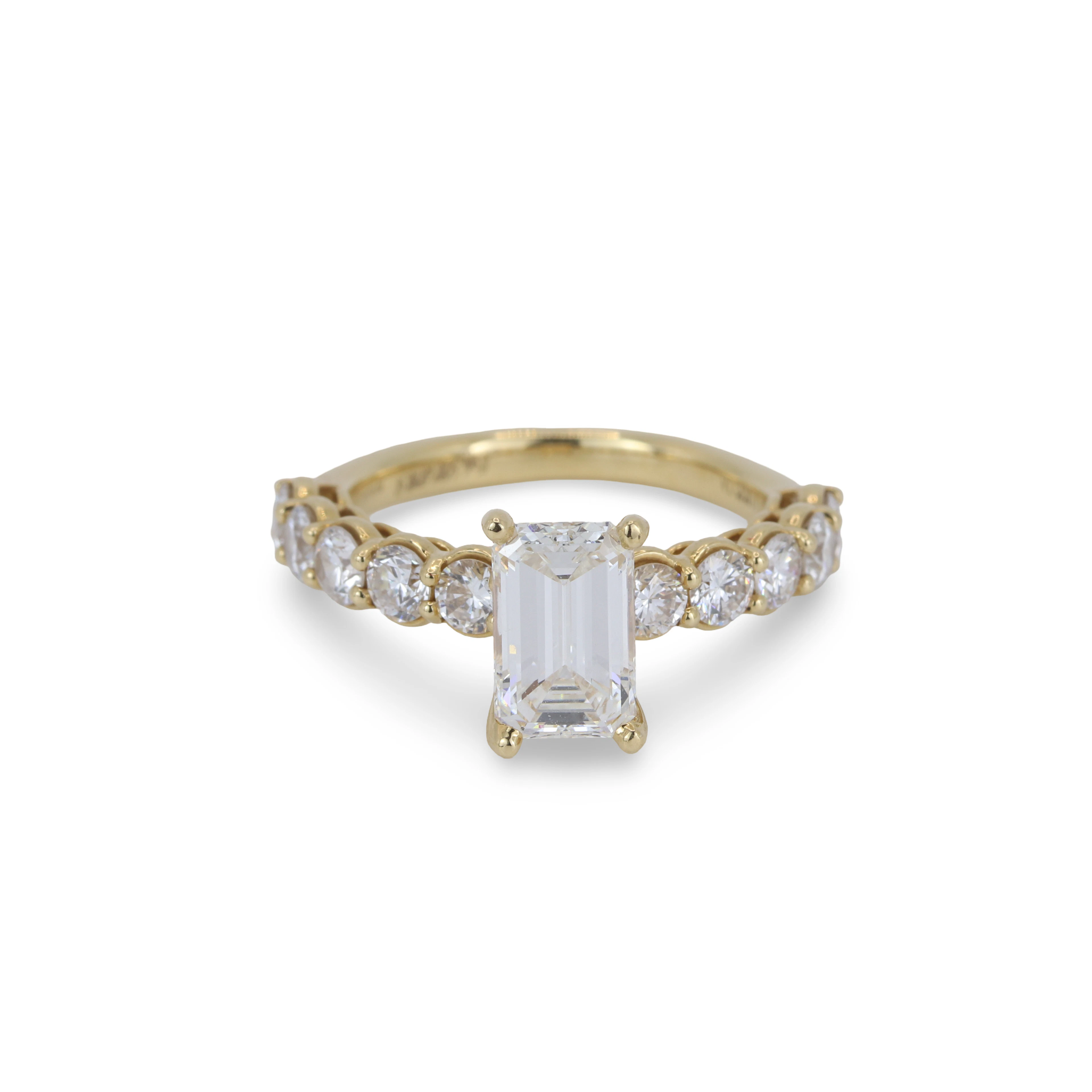 18CT GOLD (2.15CT) DIAMOND RING.
