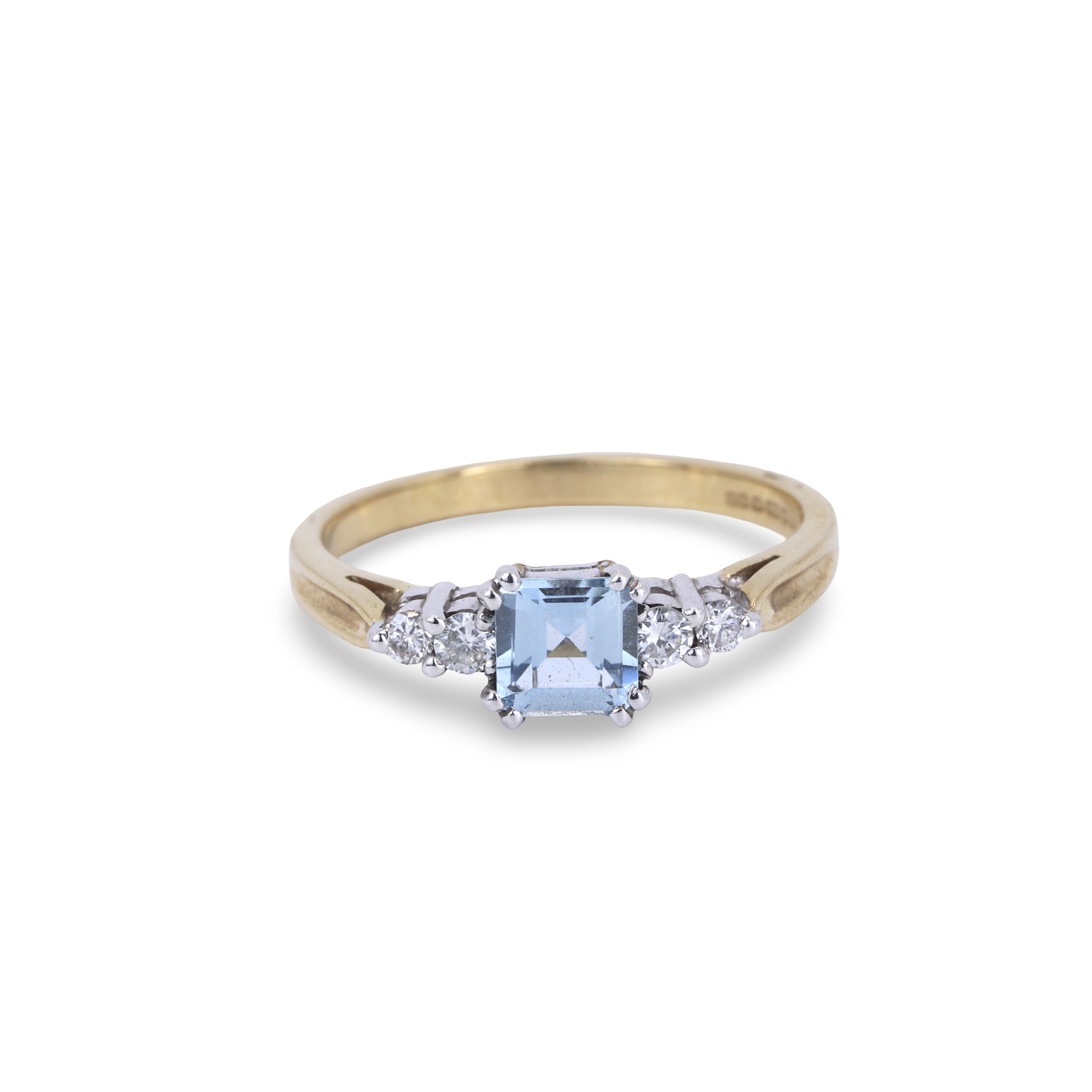 9CT GOLD AQUAMARINE & DIAMOND RING.