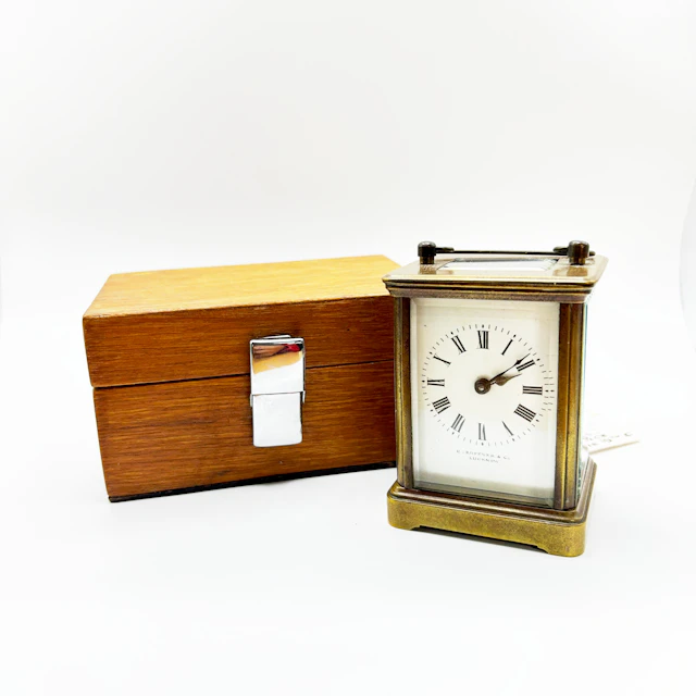 SMALL BRASS CARRIAGE CLOCK.