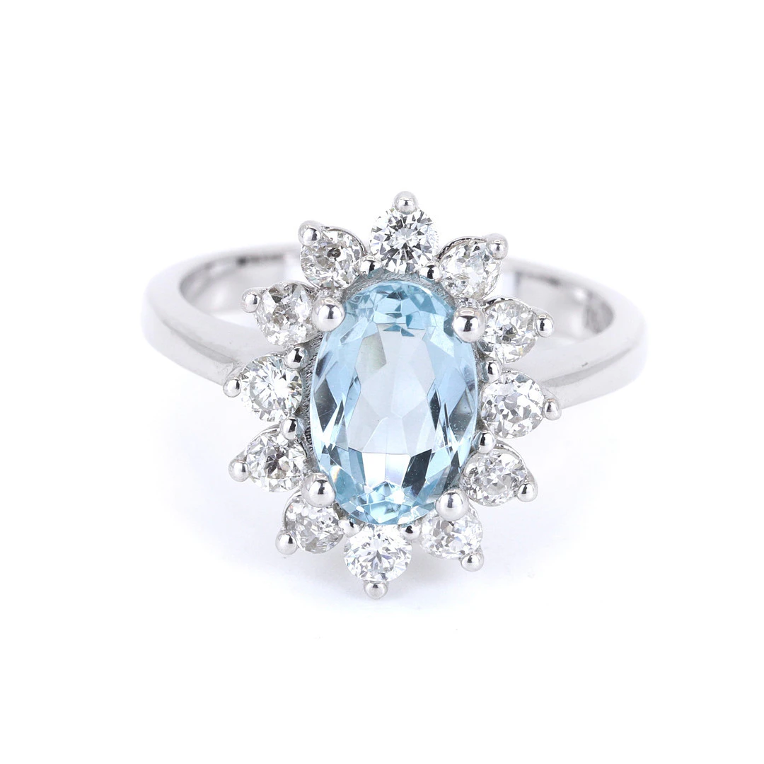 18CT GOLD AQUAMARINE & DIAMOND RING.