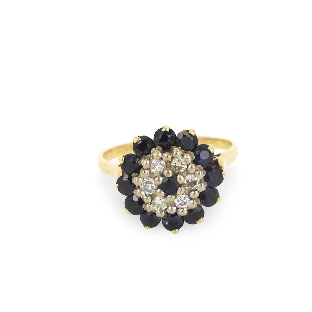 18CT GOLD SAPPHIRE & DIAMOND RING.