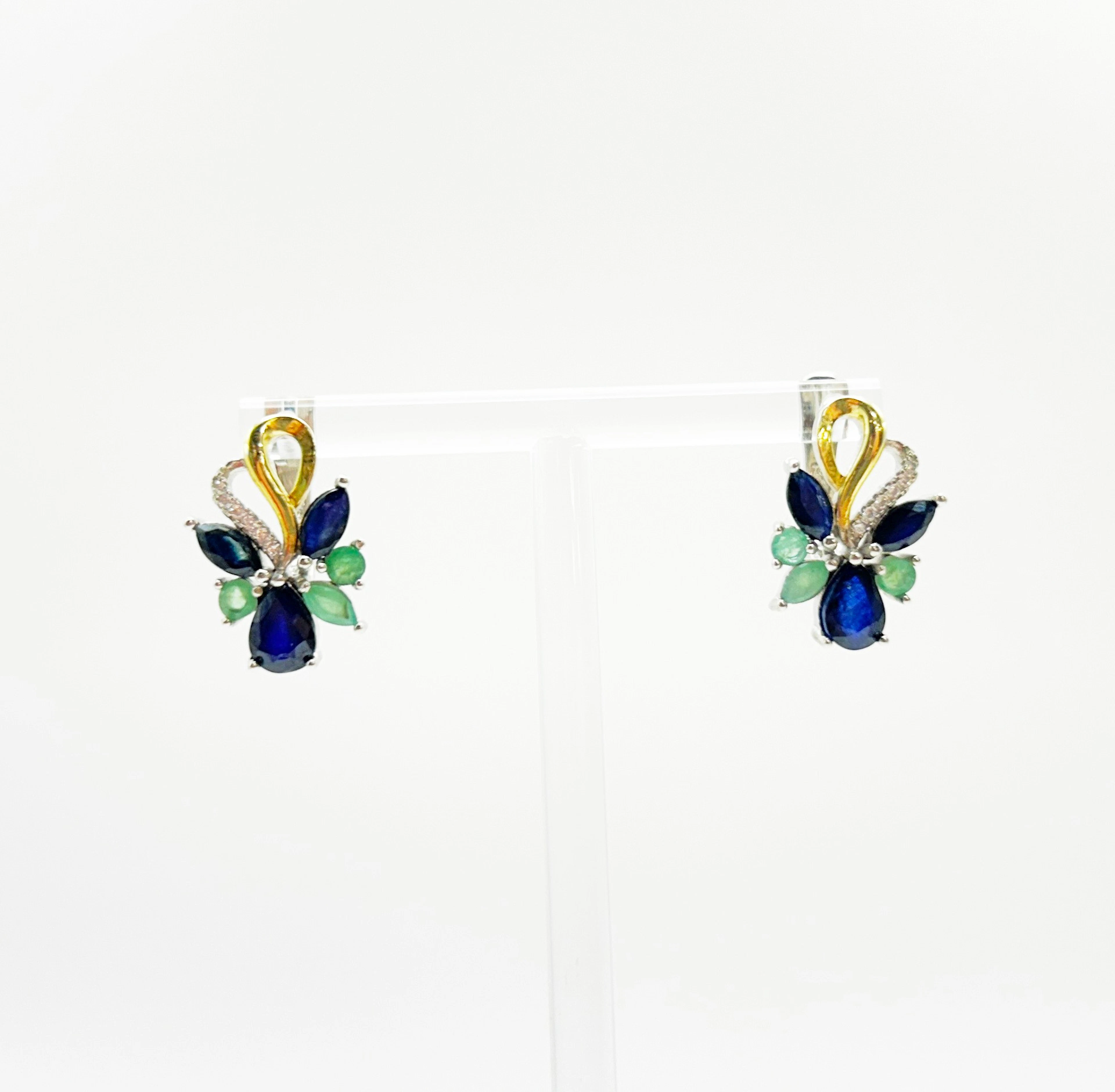 SILVER SAPPHIRE AND EMERALD EARRINGS.