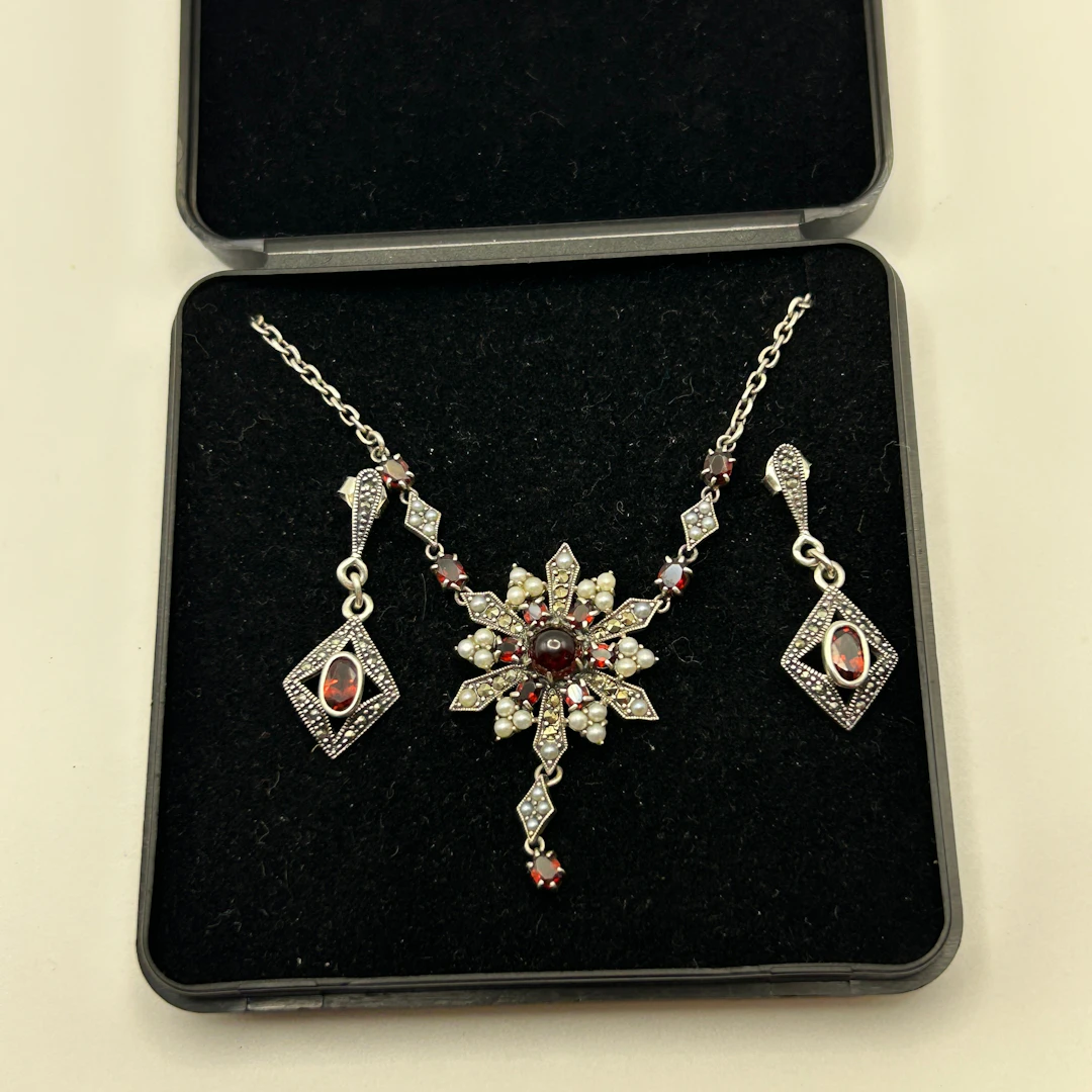 925 SILVER NECKLACE & EARRINGS.