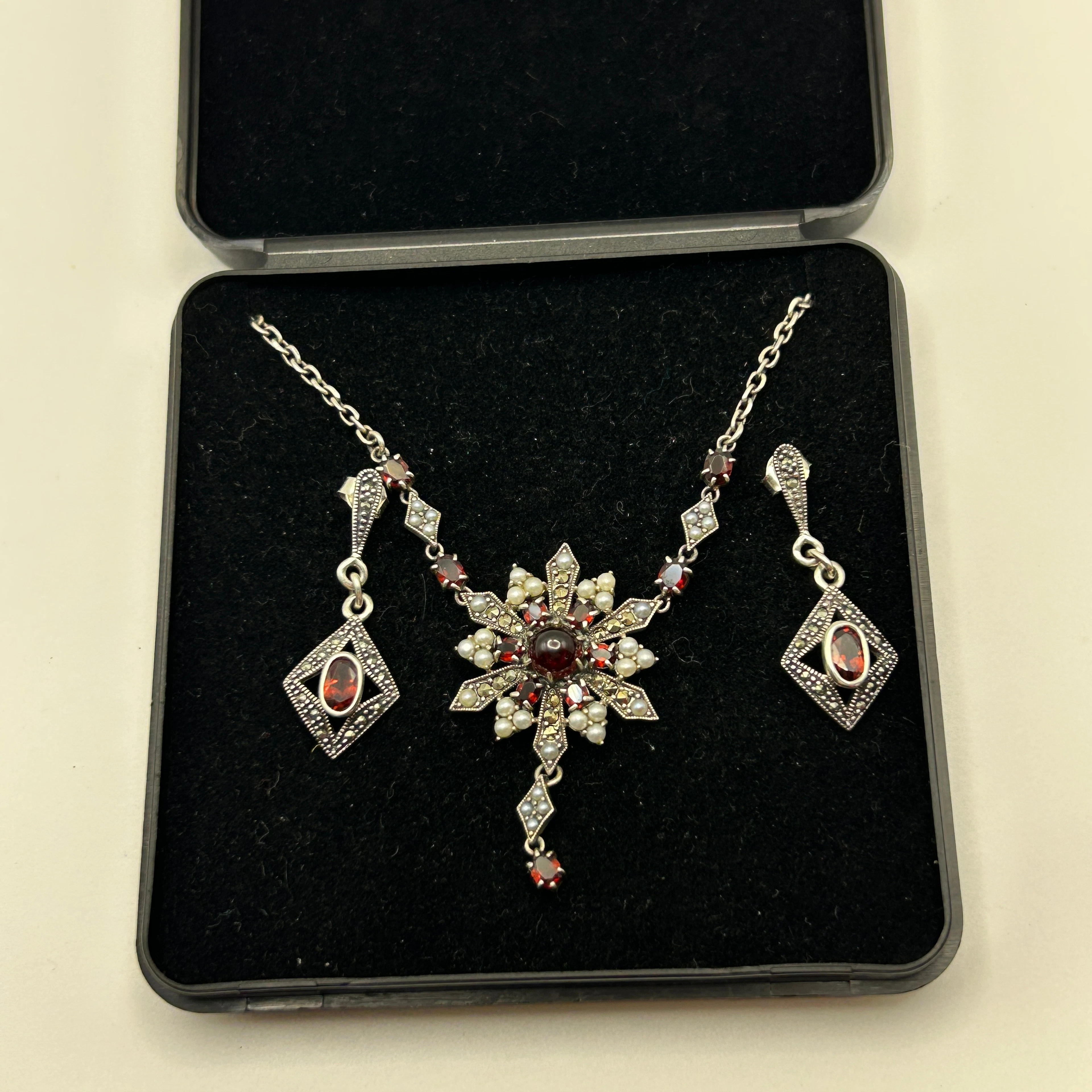 925 SILVER NECKLACE & EARRINGS.