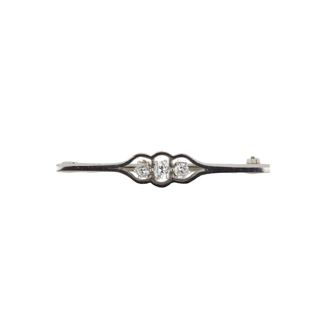 PLATINUM DIAMOND BROOCH.