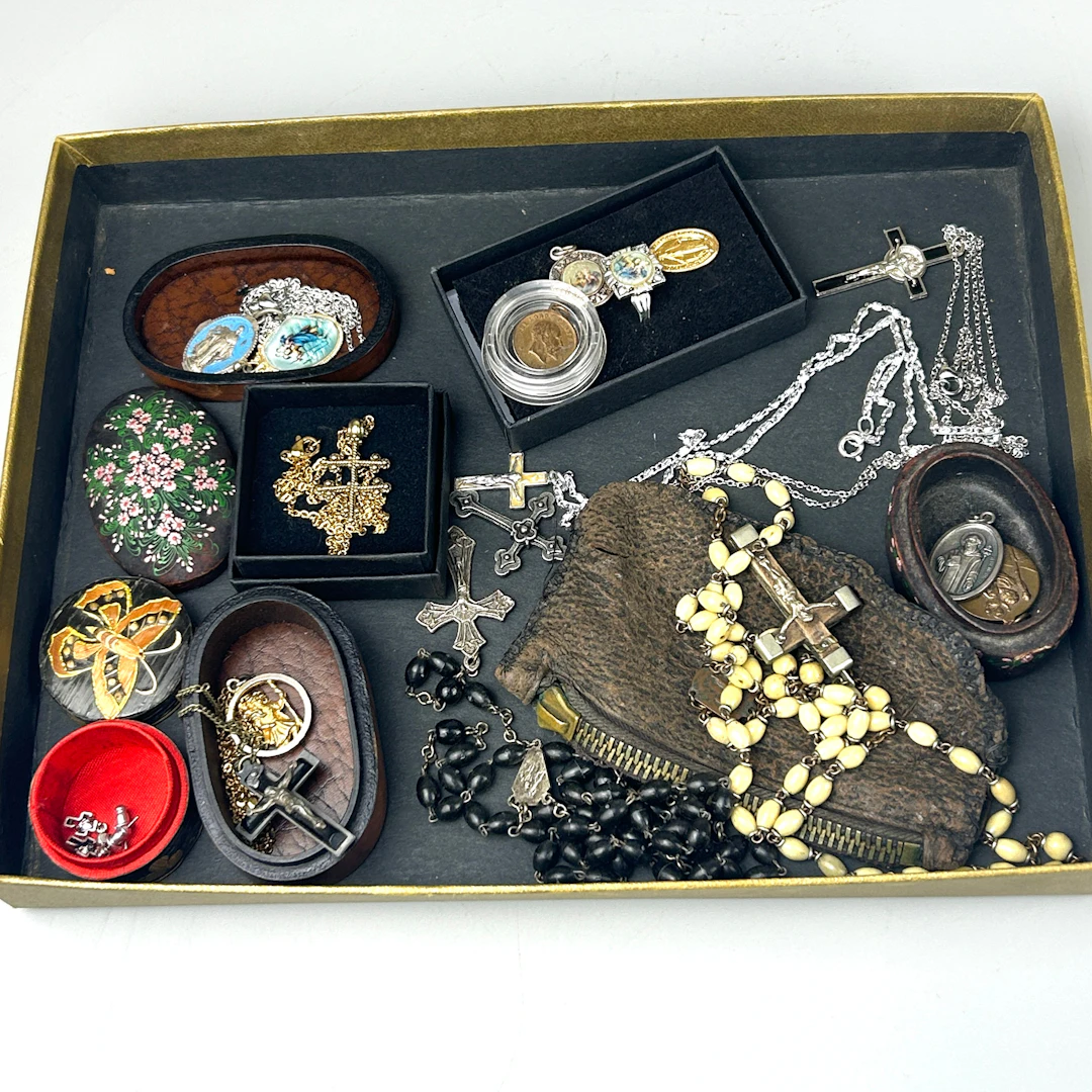 RELIGIOUS RELATED JEWELLERY, ETC.