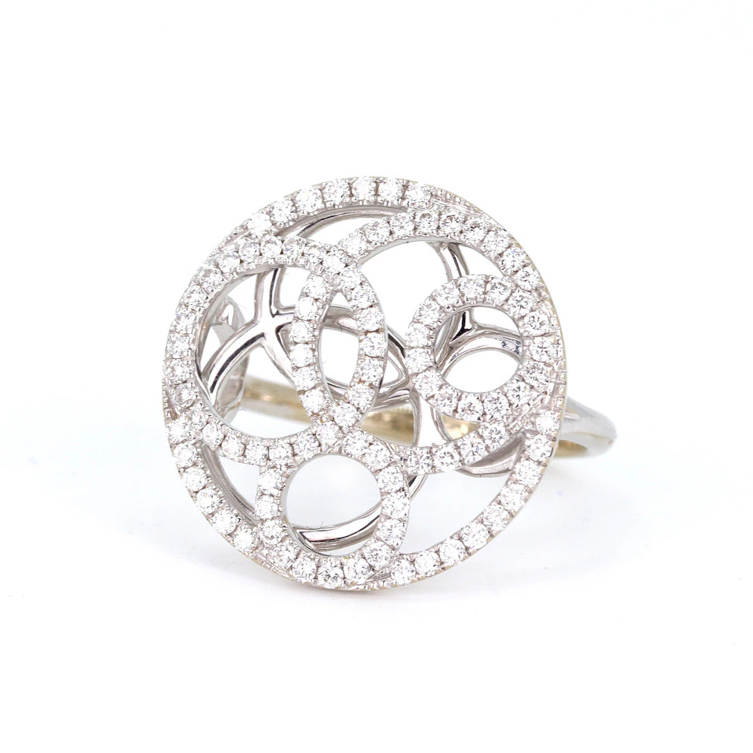 DE BEERS 18CT GOLD DIAMOND RING.