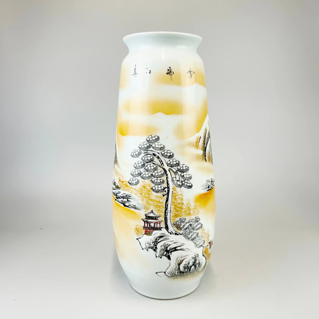CHINESE WINTER SCENE VASE.
