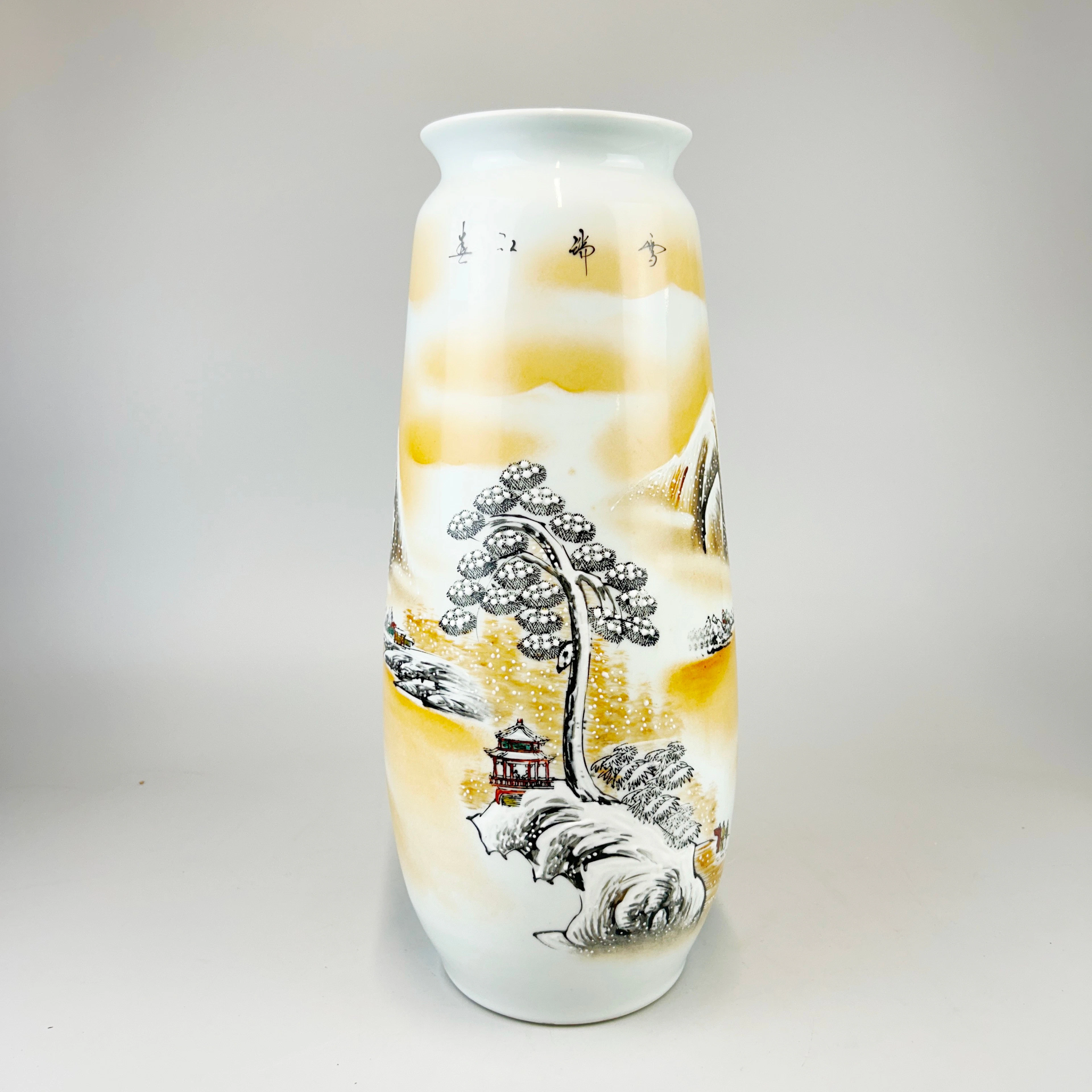 CHINESE WINTER SCENE VASE.