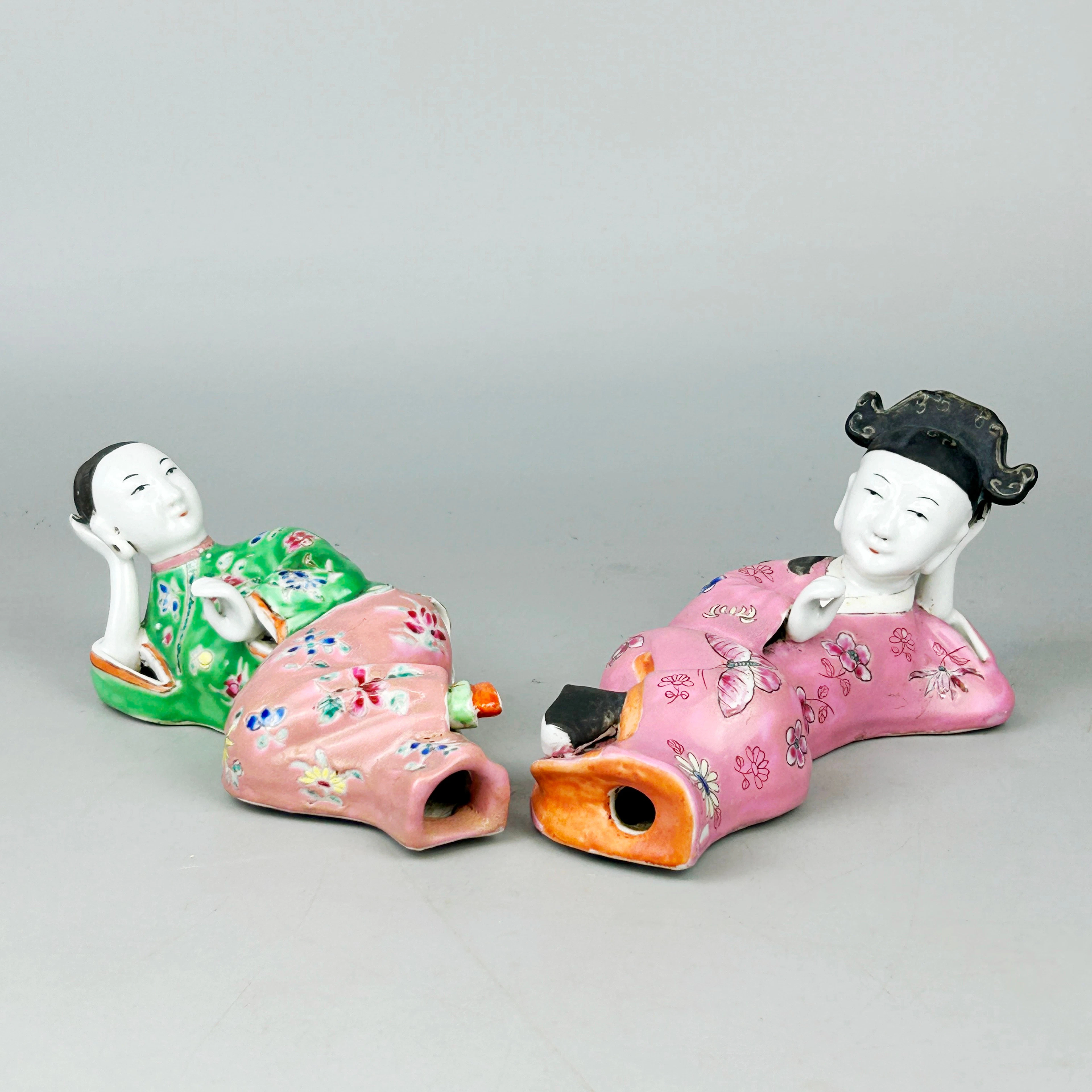 CHINESE PORCELAIN SNUFF BOTTLES.