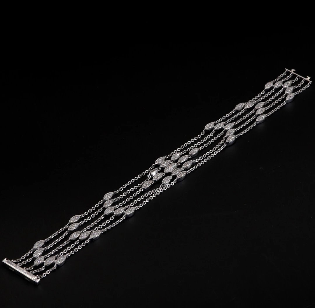 18CT GOLD DIAMOND BRACELET.