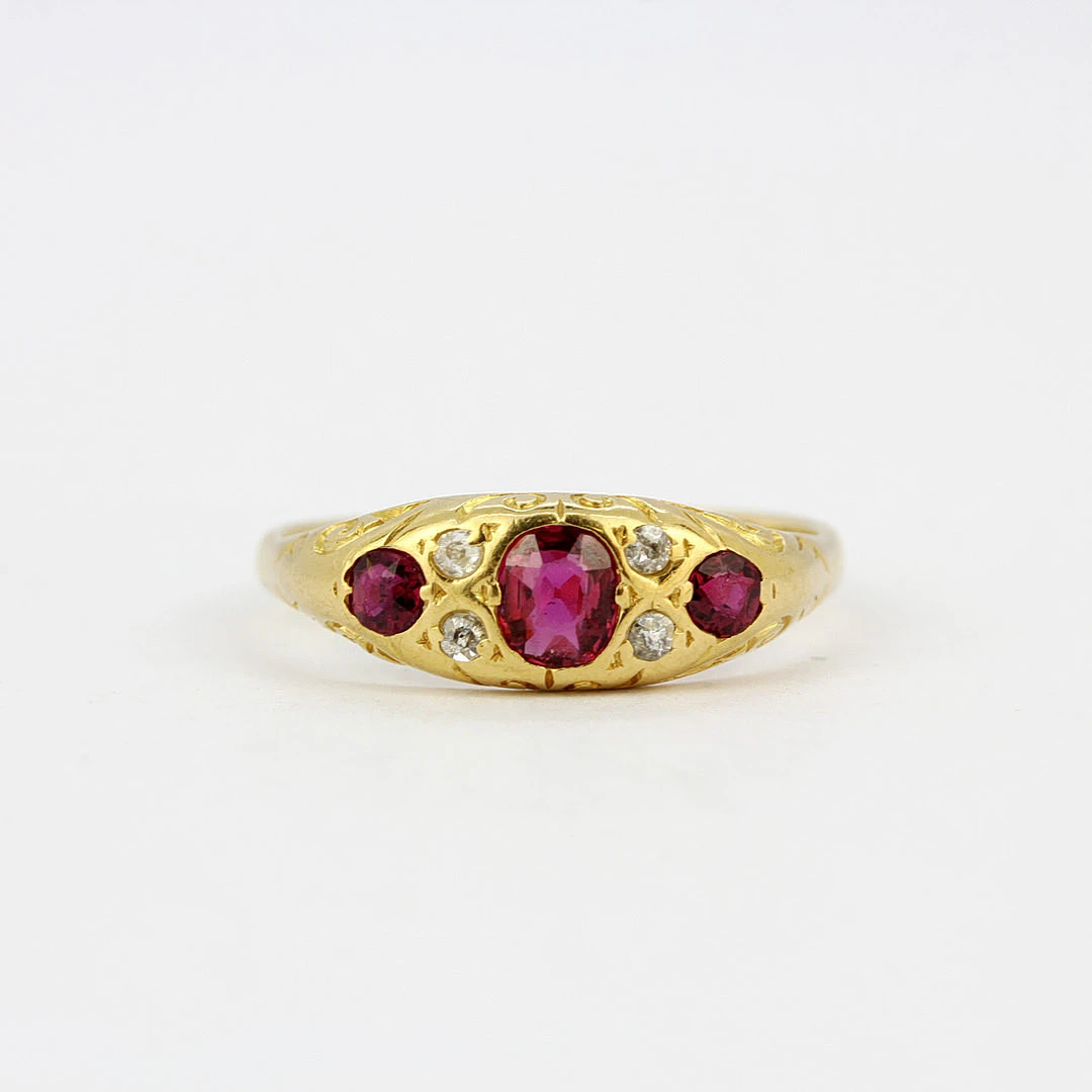 18CT GOLD RUBY & DIAMOND RING.