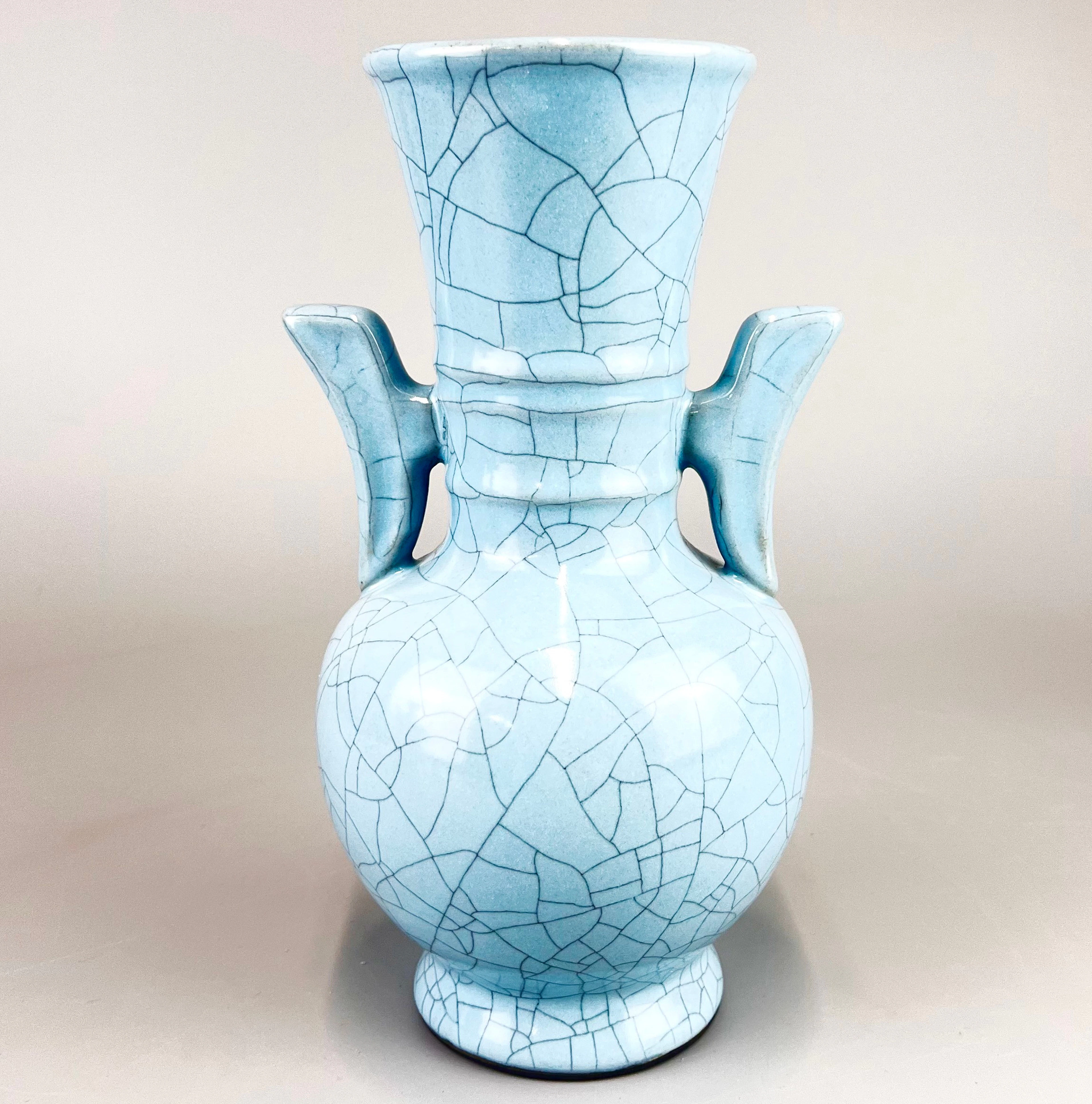 CHINESE CRACKLE GLAZED VASE.