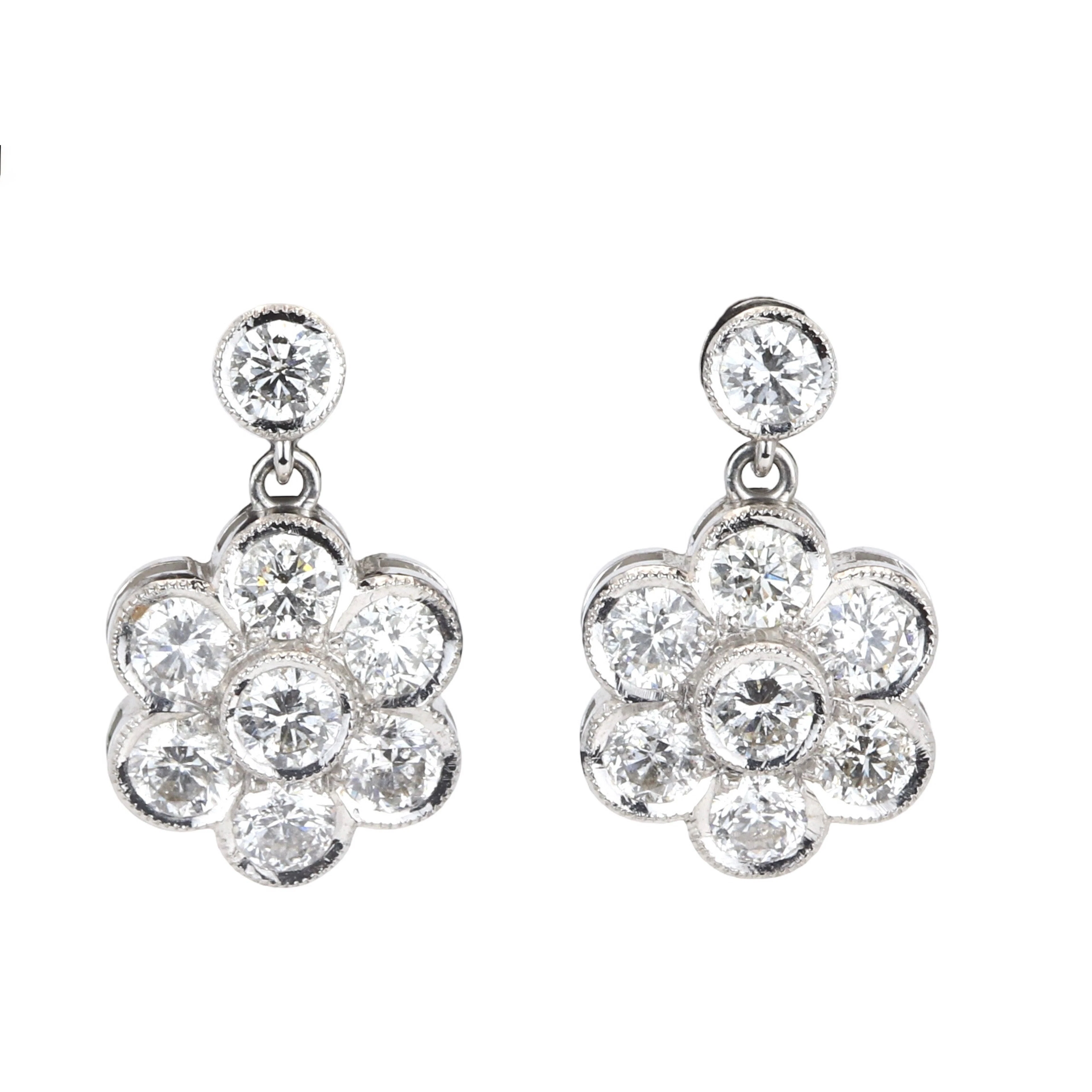 18CT WHITE GOLD DAISY 3.10CT DIA EARRINGS.