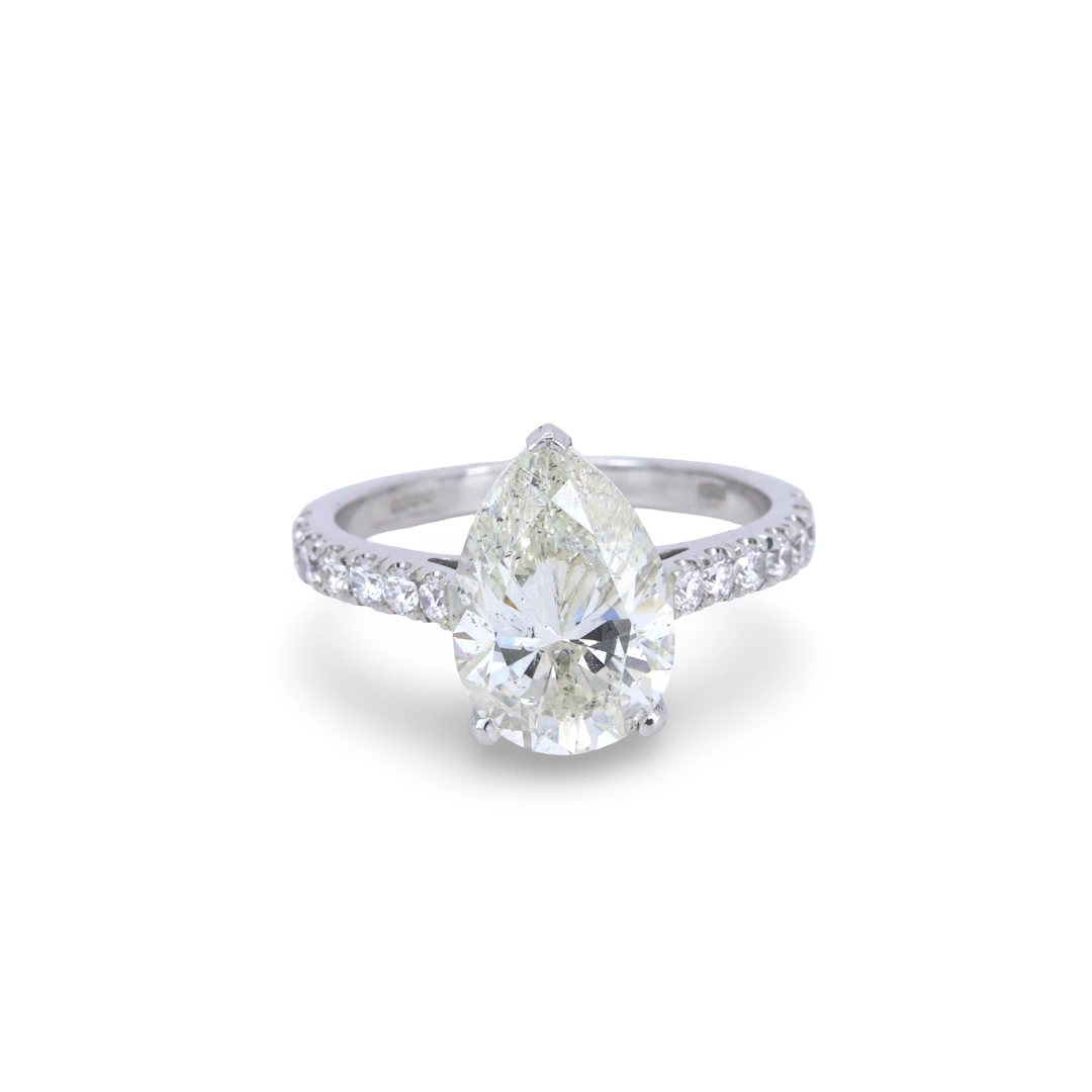 PLATINUM 3.02CT DIAMOND RING.
