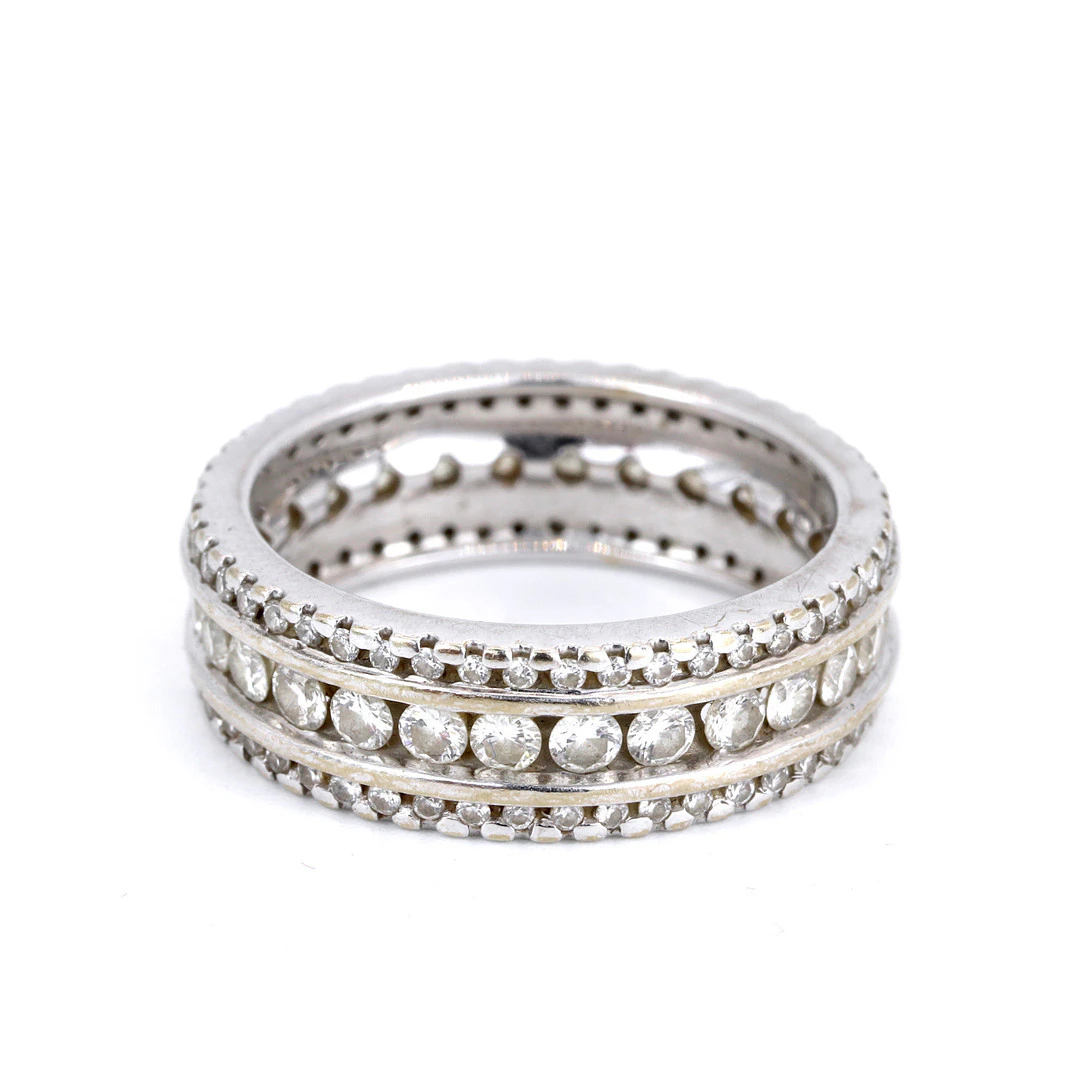 18CT GOLD DIAMOND FULL ETERNITY RING.