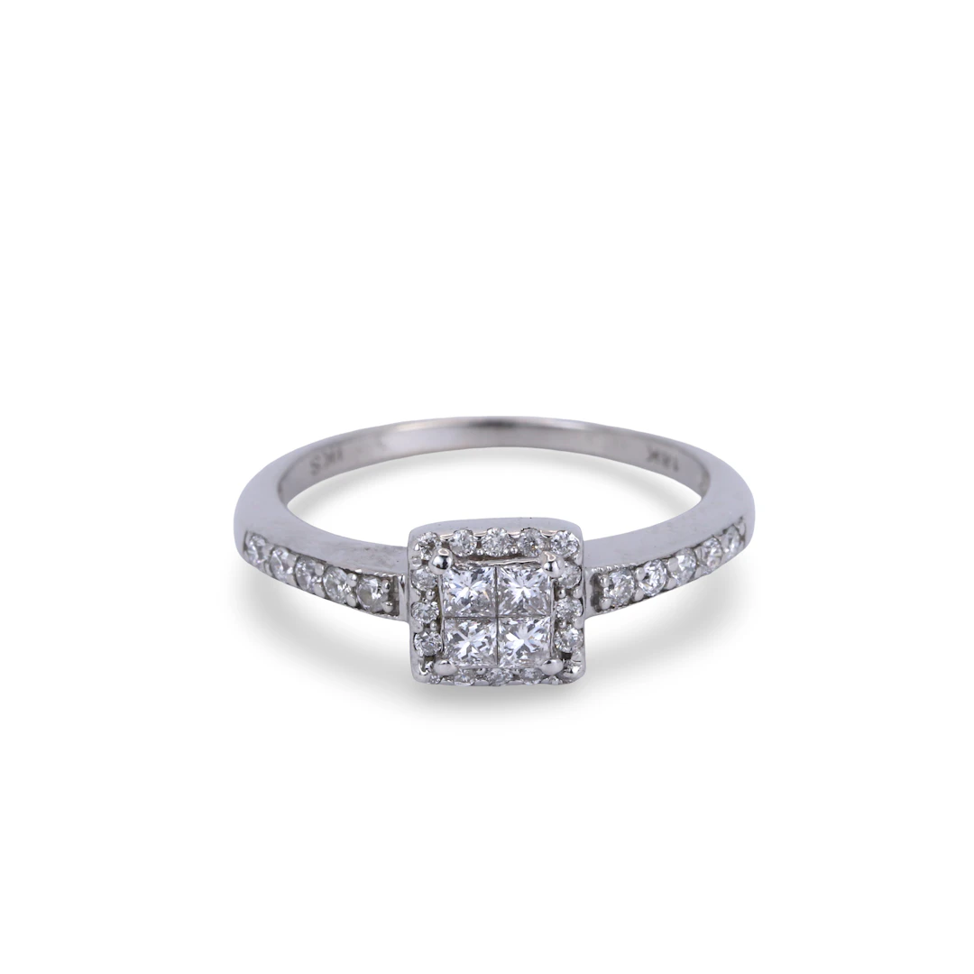 18CT GOLD DIAMOND CLUSTER RING.