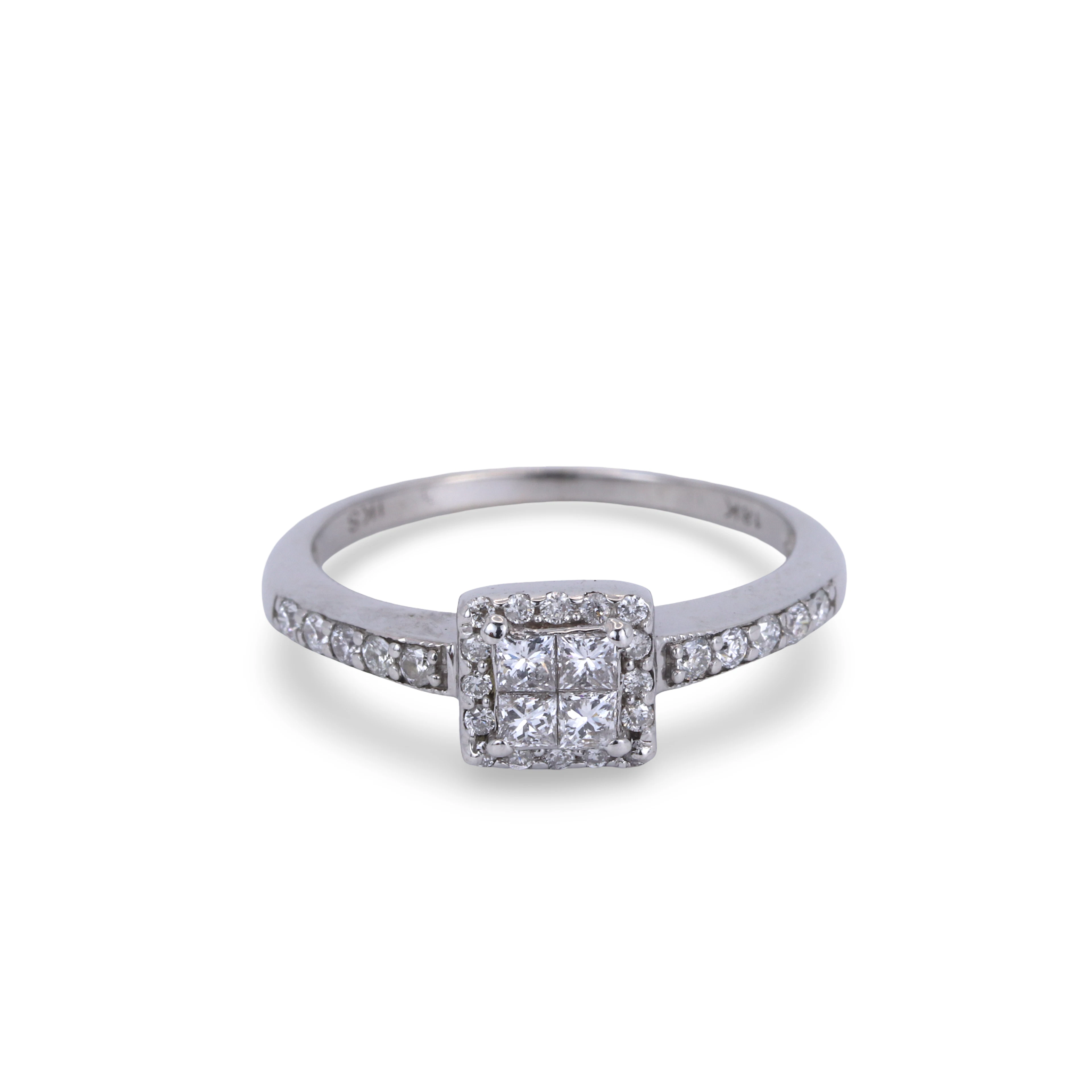 18CT GOLD DIAMOND CLUSTER RING.