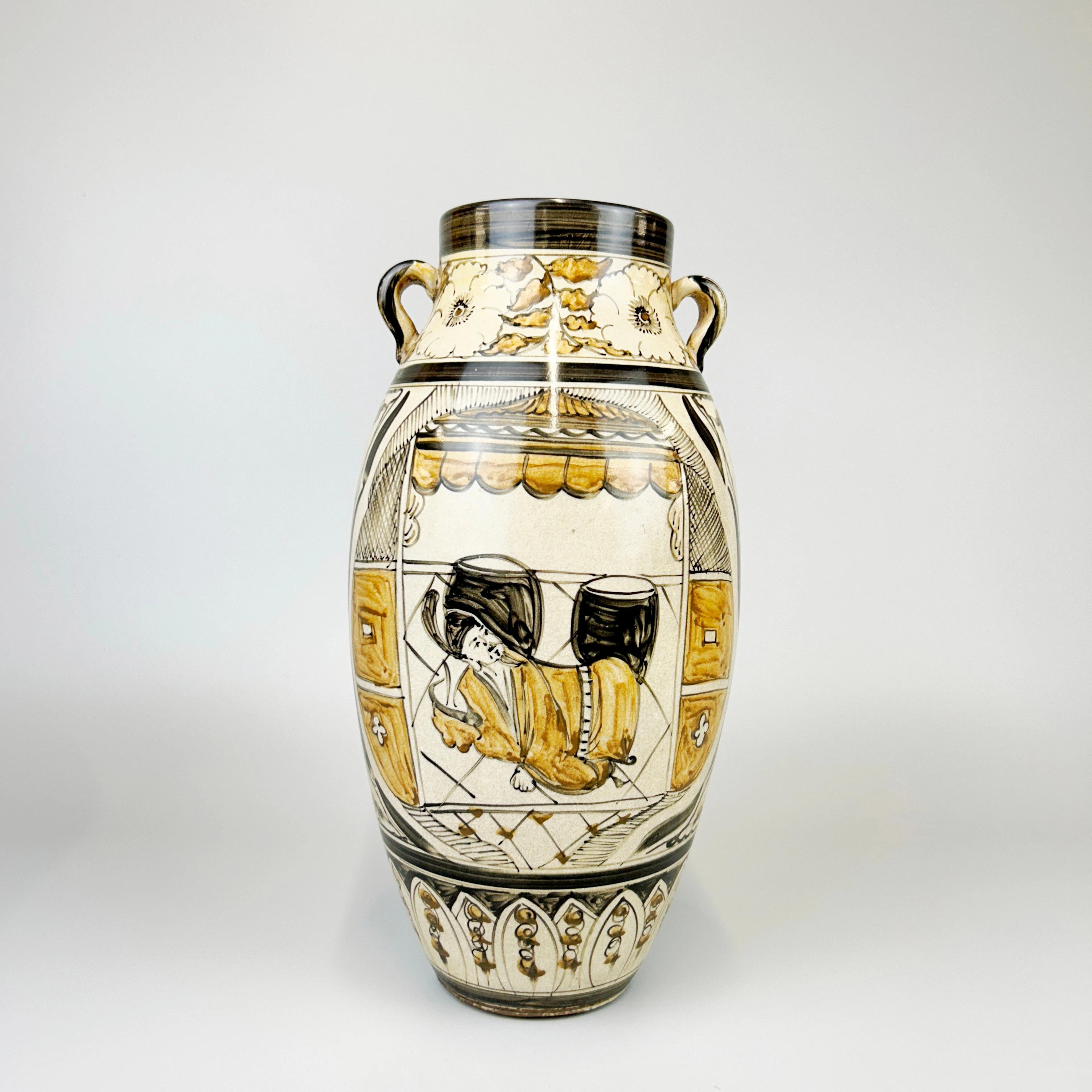 CHINESE POTTERY VASE.