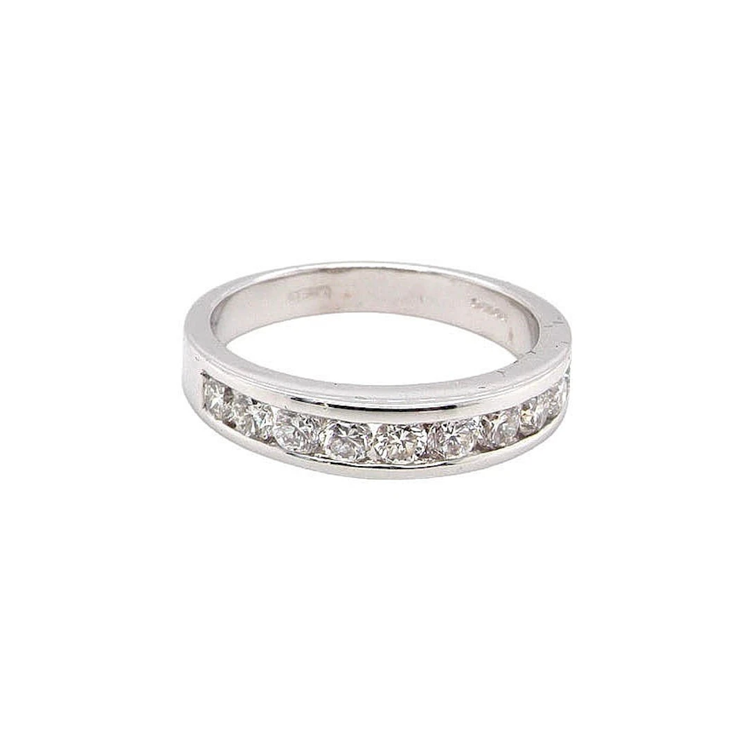 18CT WHITE GOLD HALF ETERNITY RING SET WITH TEN DIAMONDS.