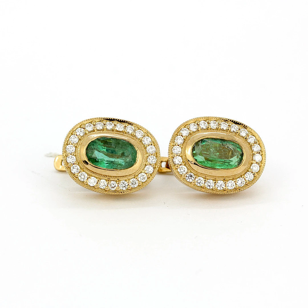 18CT GOLD (5CT) EMERALD & DIAMOND EARRINGS.
