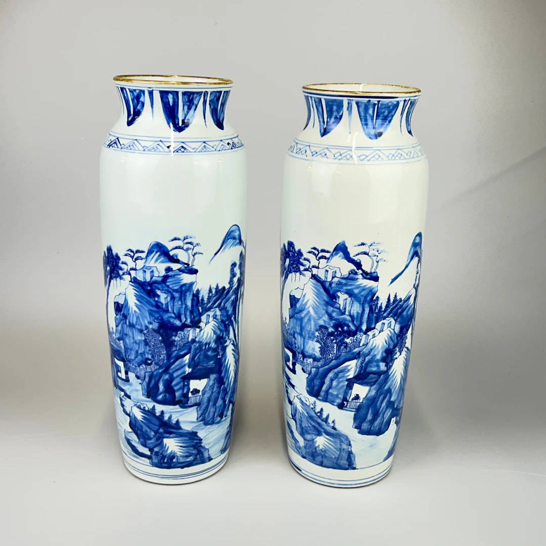 CHINESE PORCELAIN VASES.