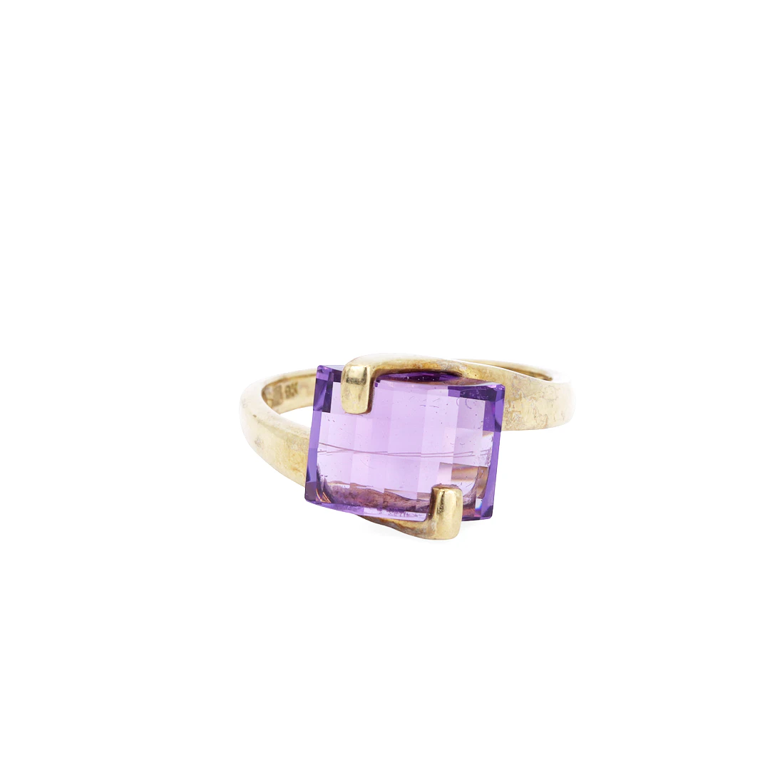AMETHYST 9CT RING.