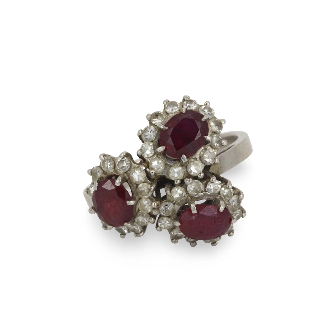 VINTAGE BURMA RUBY AND DIAMOND RING.