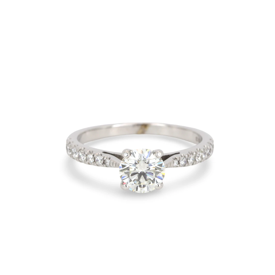18CT GOLD DIAMOND SOLITAIRE RING.