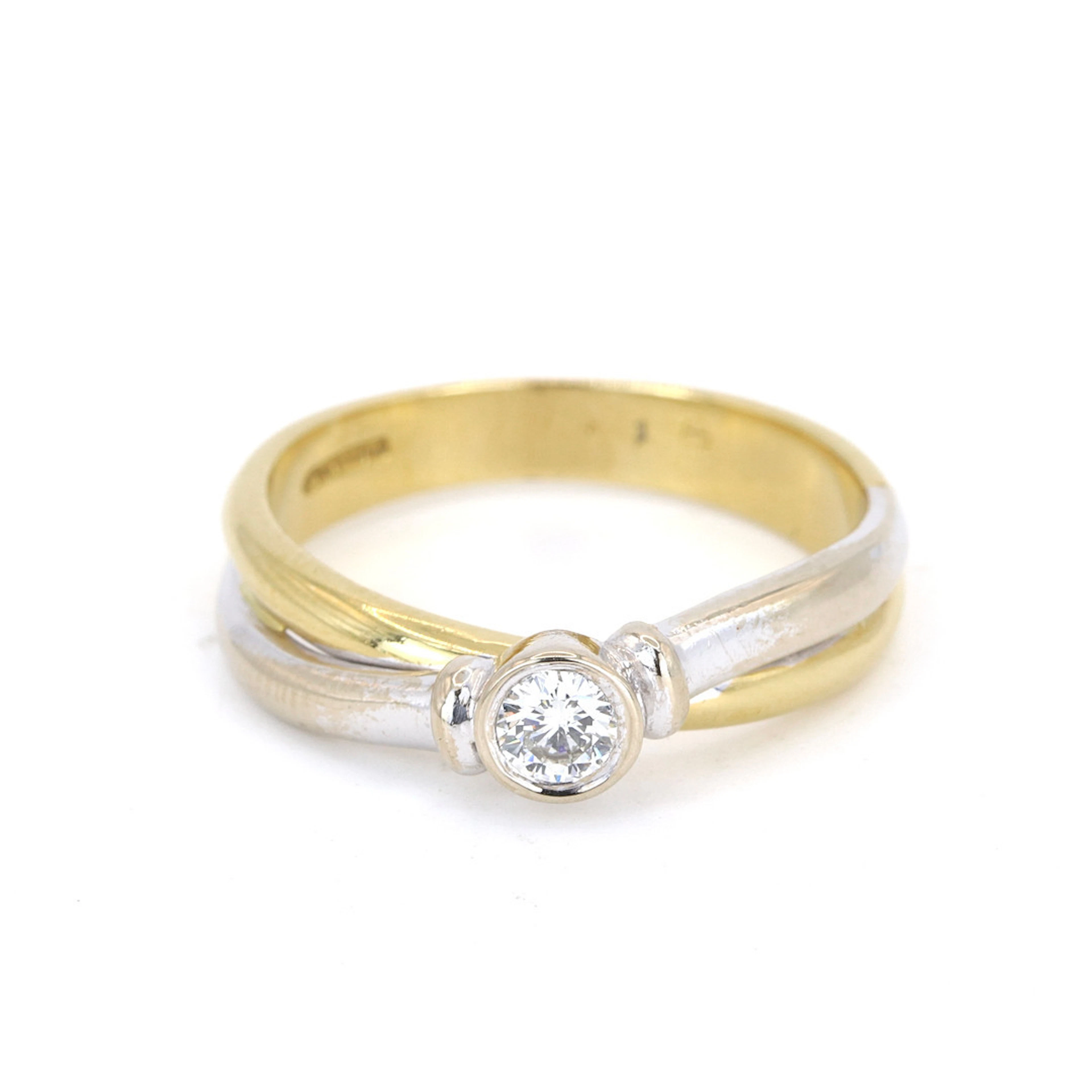 18CT GOLD DIAMOND SOLITAIRE RING.