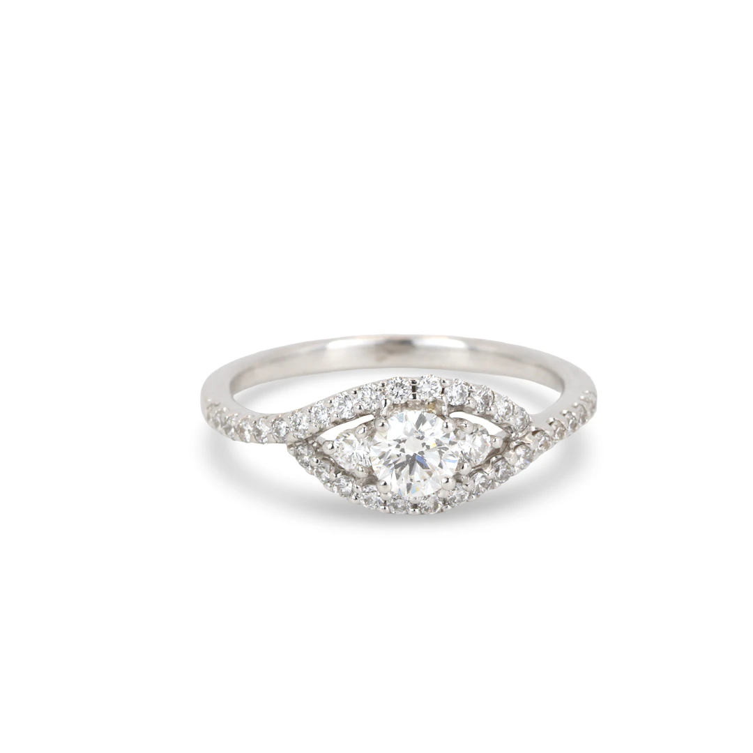 18CT GOLD DIAMOND RING.
