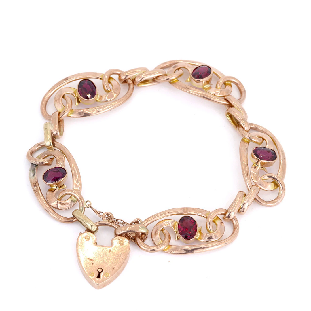 VICTORIAN 9CT GOLD GARNET BRACELET.