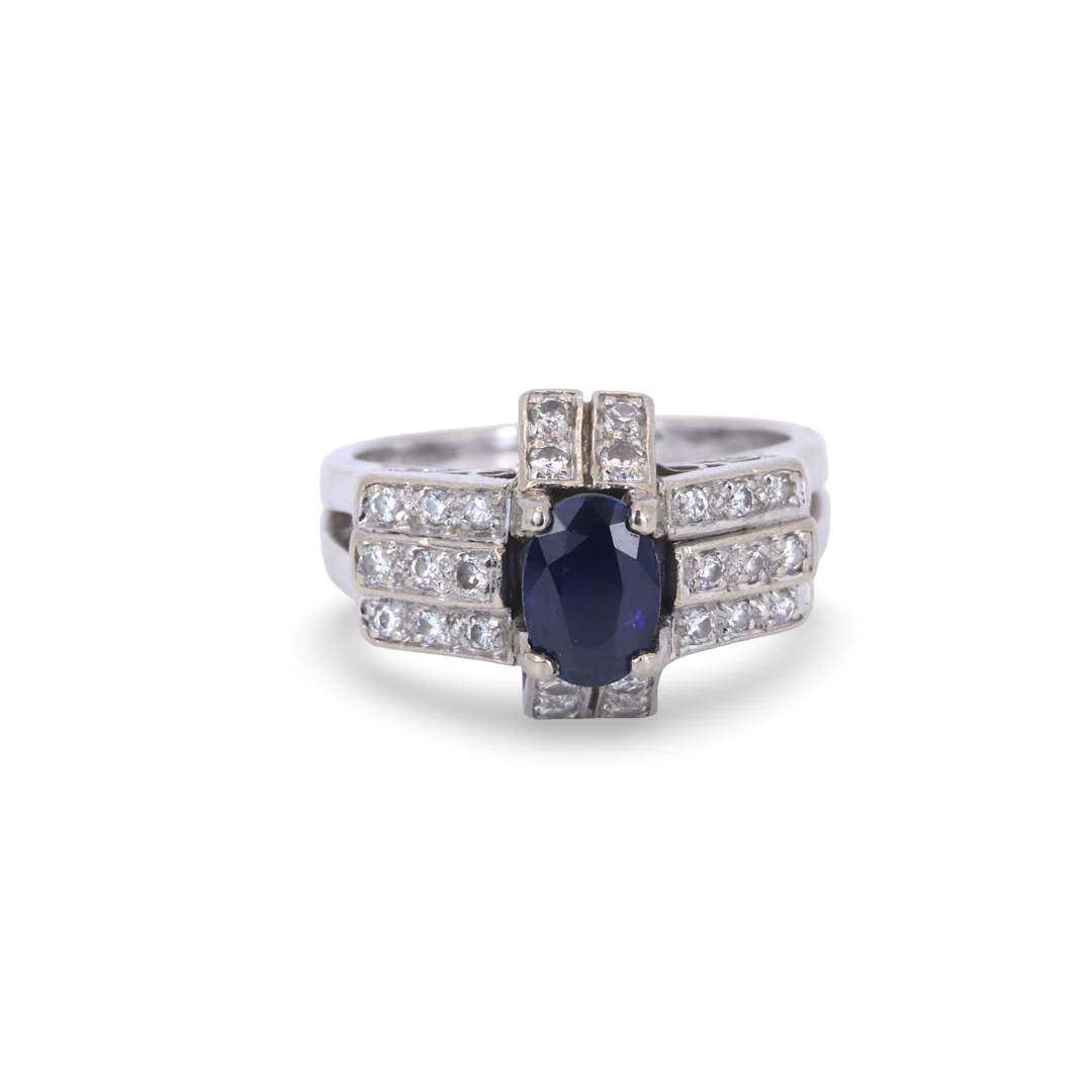 18CT GOLD SAPPHIRE & DIAMOND RING.