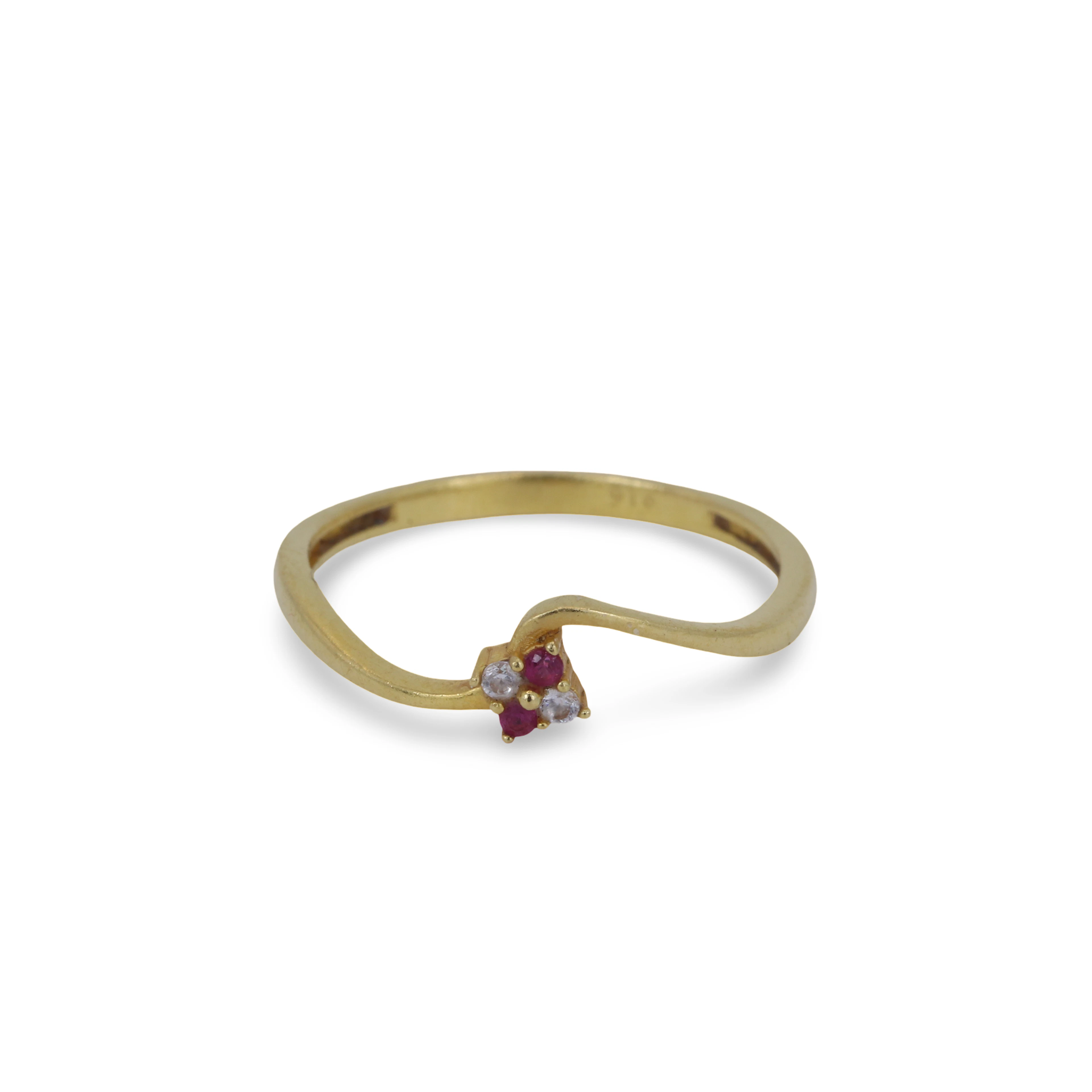 22CT RUBY & DIAMOND RING.