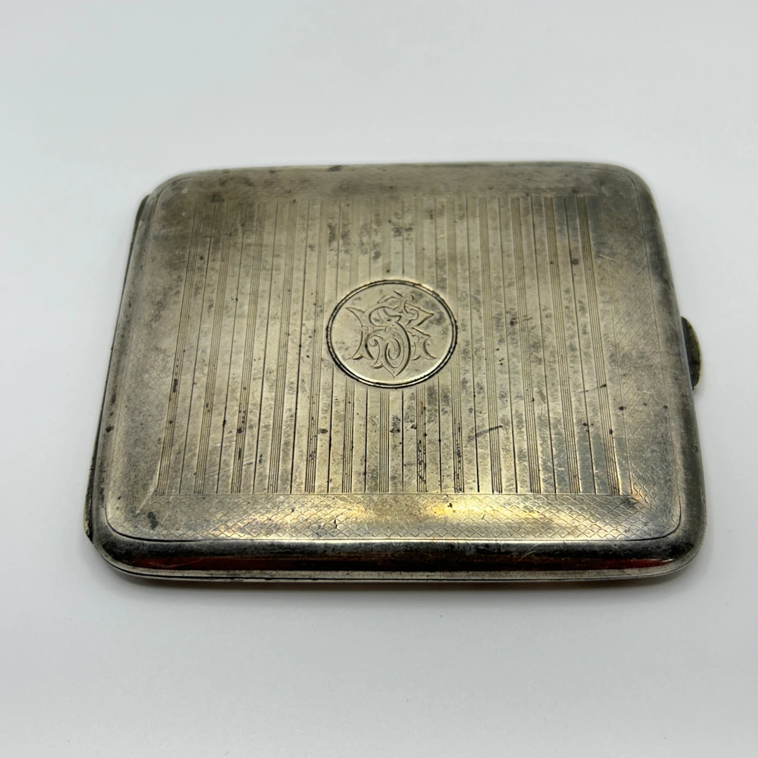 HEAVY SILVER CIGARETTE CASE.