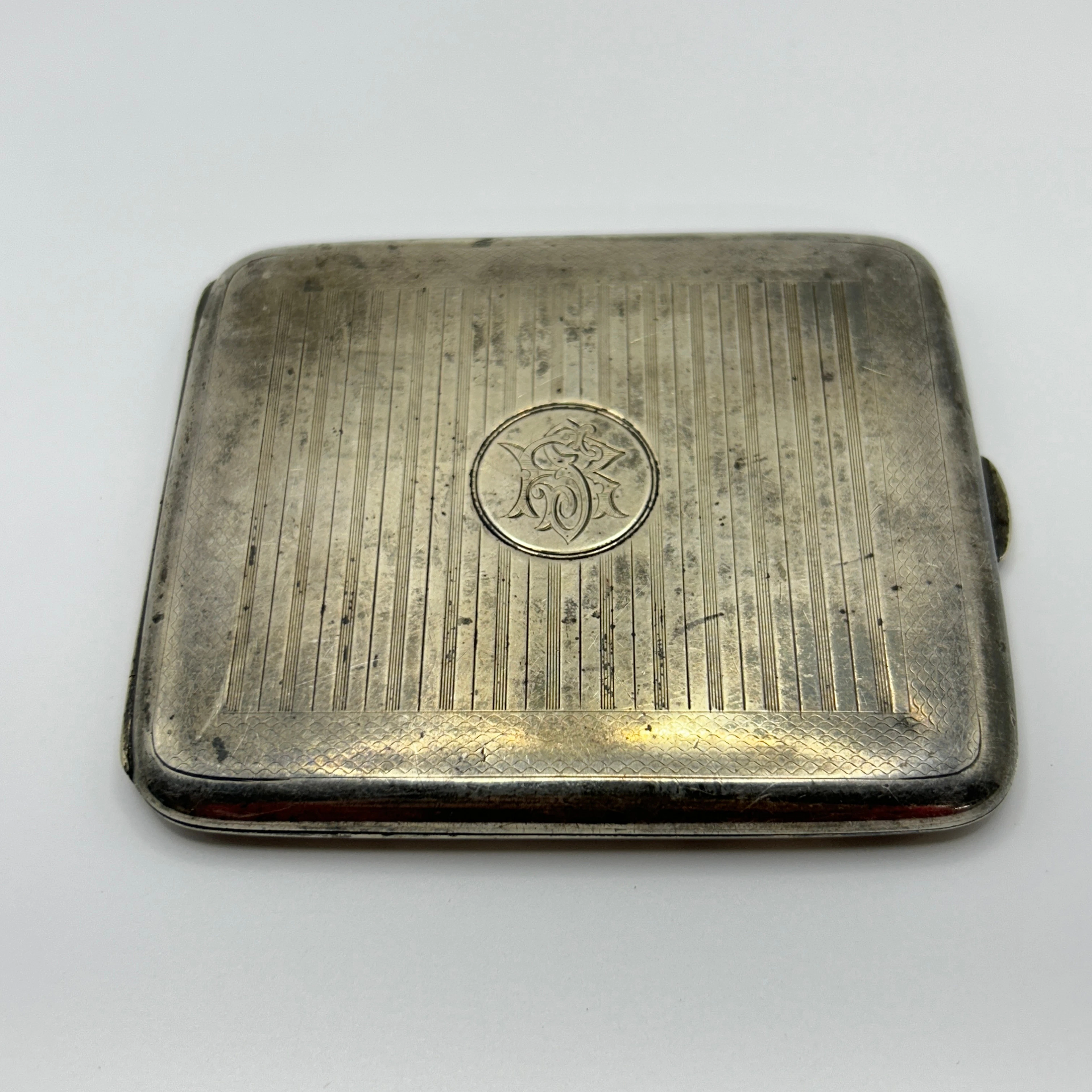 HEAVY SILVER CIGARETTE CASE.