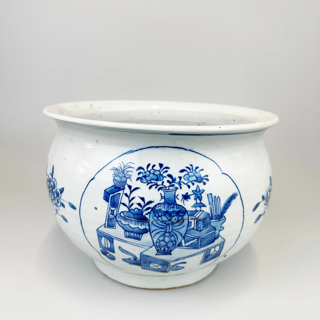 CHINESE BLUE AND WHITE BOWL.