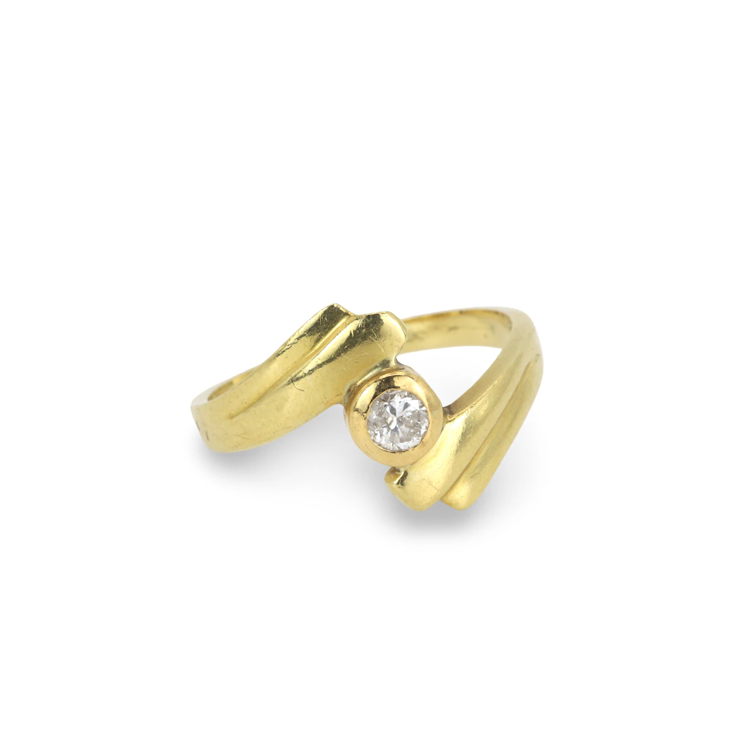 18CT GOLD DIAMOND RING.
