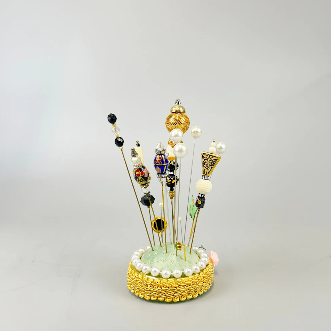 DECORATIVE HAT PINS & CUSHION.