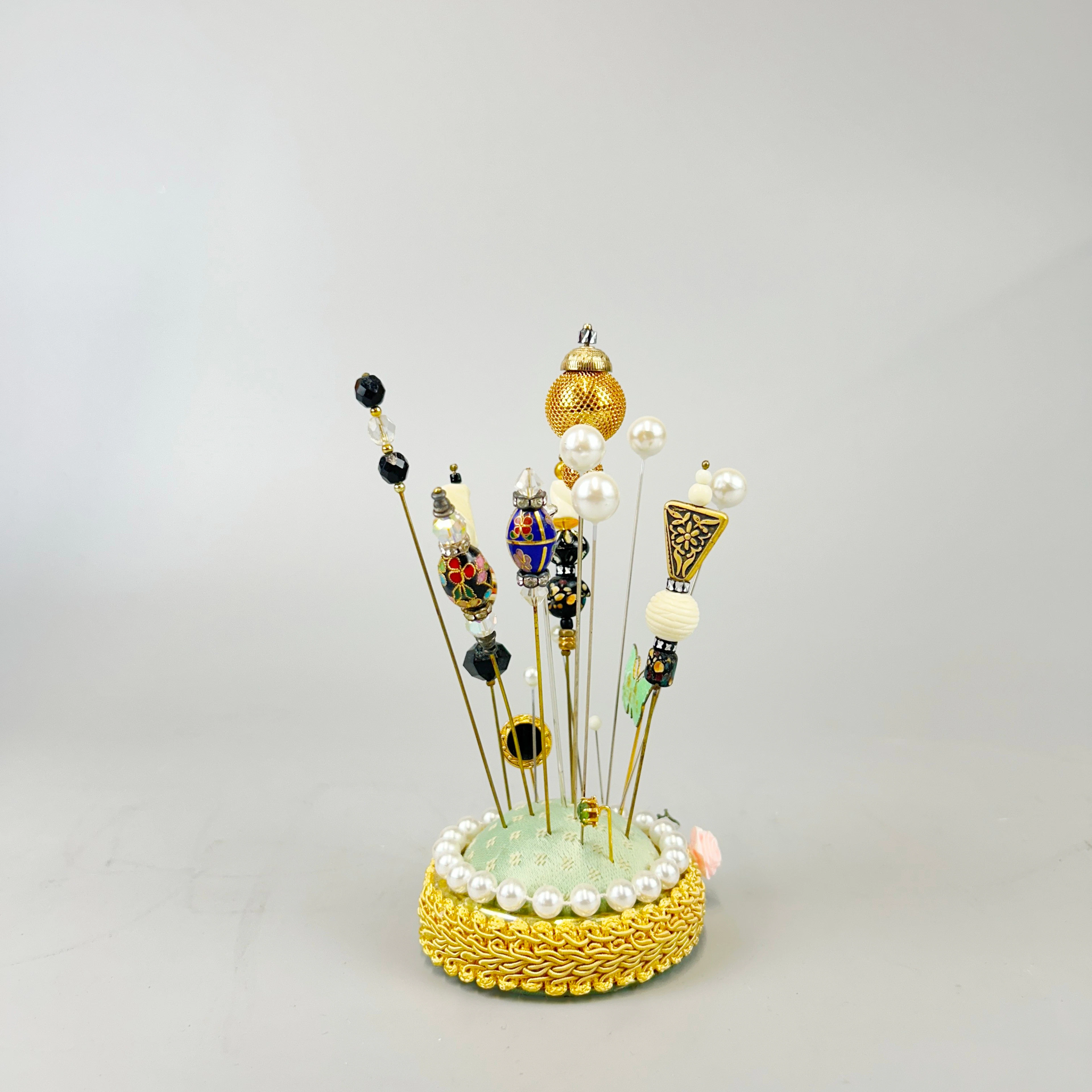 DECORATIVE HAT PINS & CUSHION.