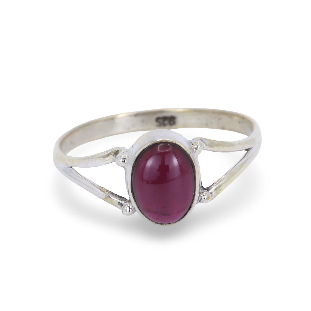 CABOCHON TOURMALINE RING.