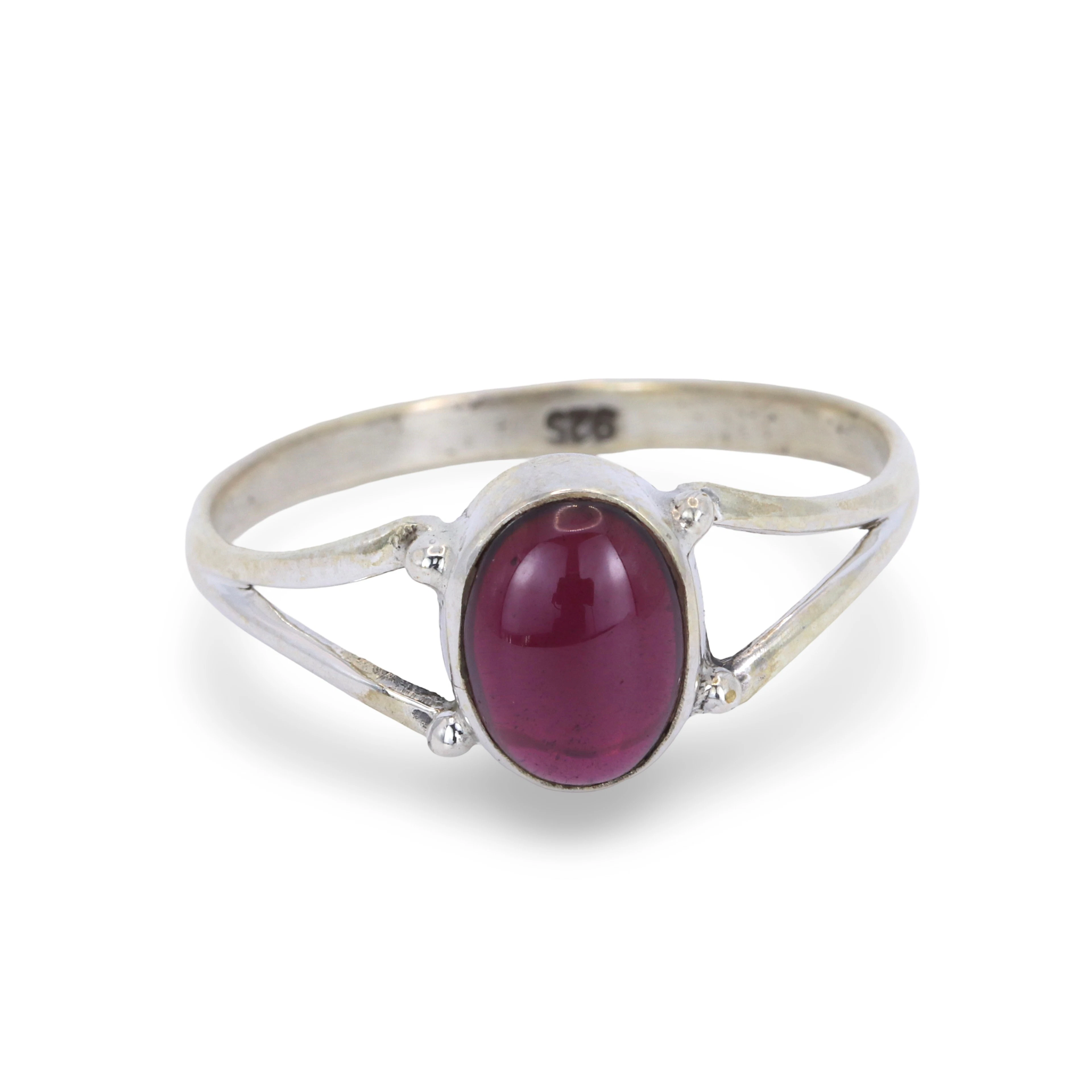 CABOCHON TOURMALINE RING.