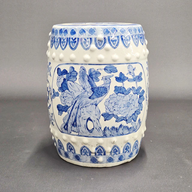 CHINESE PORCELAIN GARDEN STOOL.