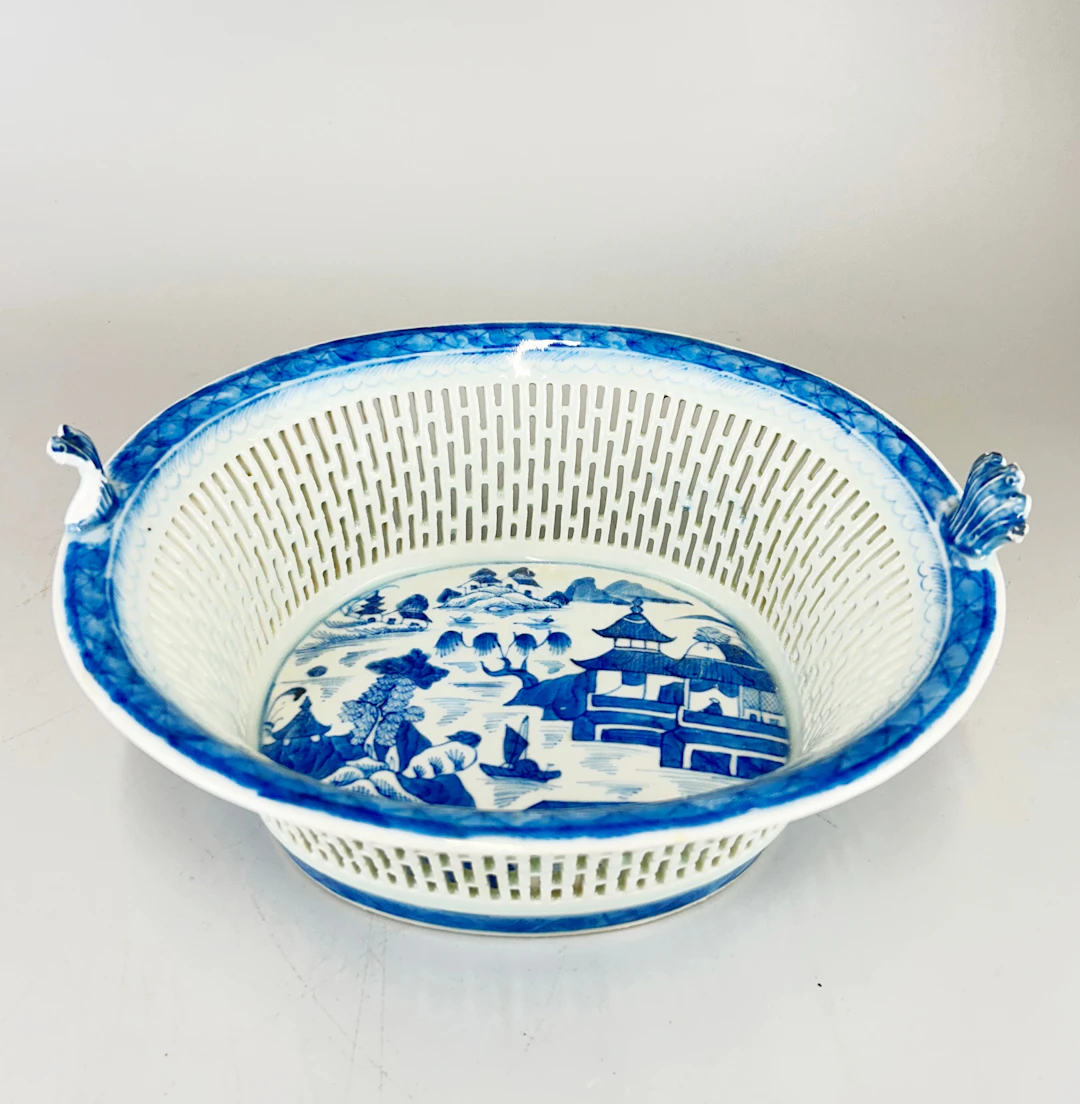 PORCELAIN CHESTNUT BASKET.
