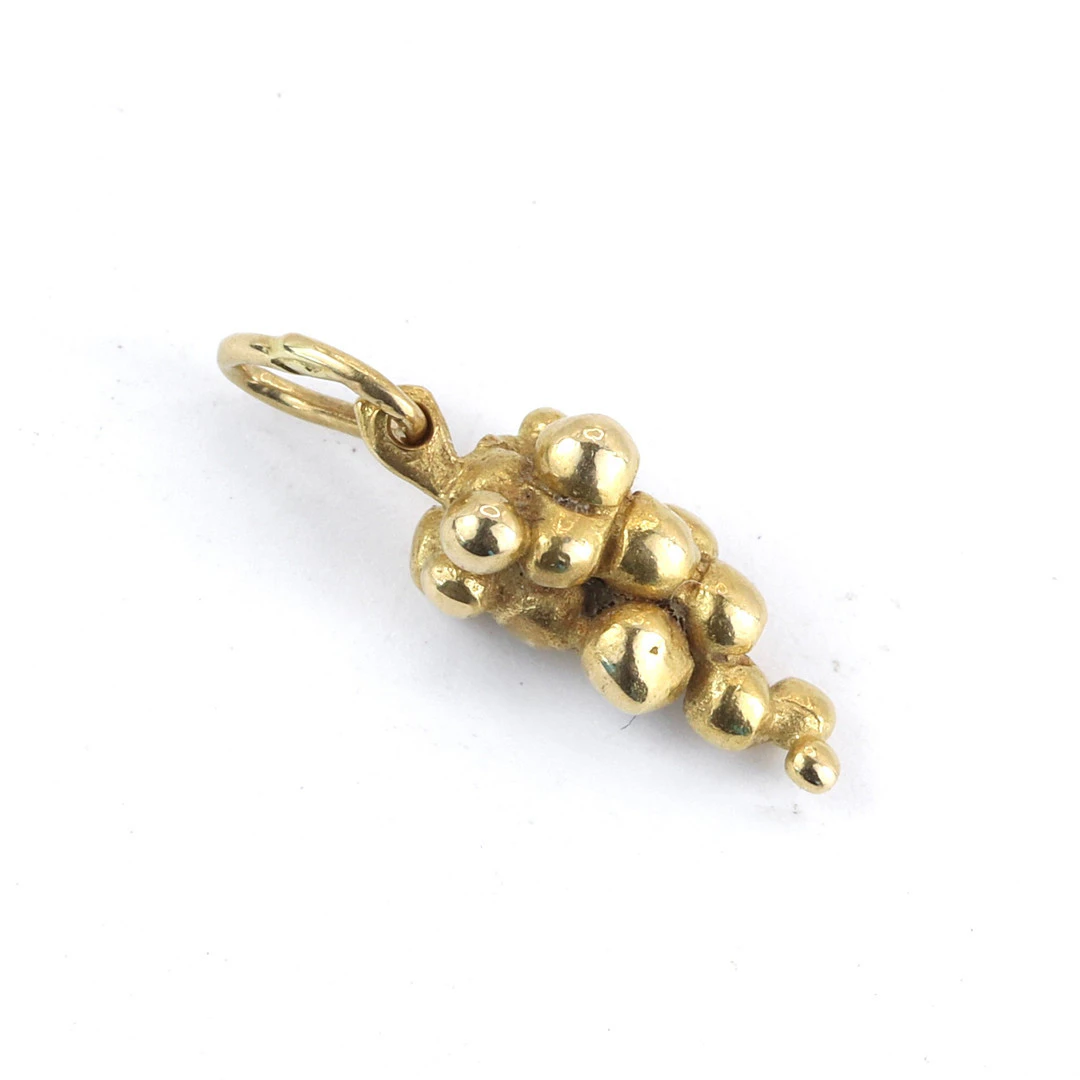 18CT YELLOW GOLD PENDANT.