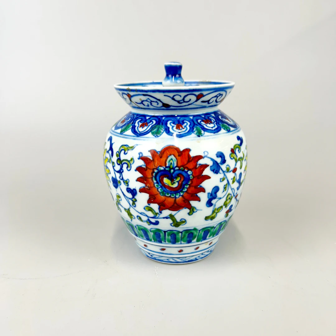 CHINESE WUCAI STYLE VASE.