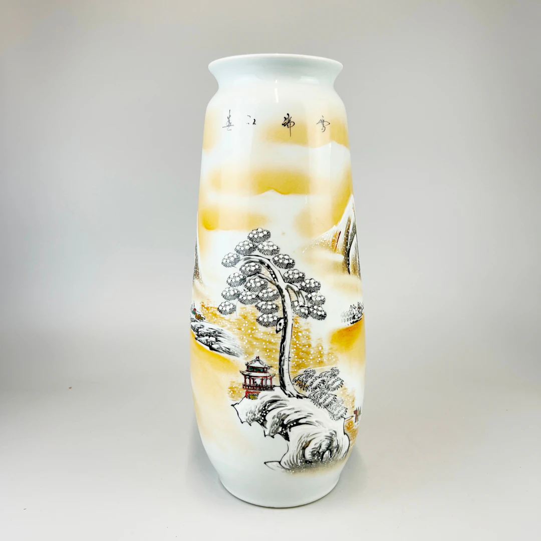 CHINESE WINTER SCENE VASE.